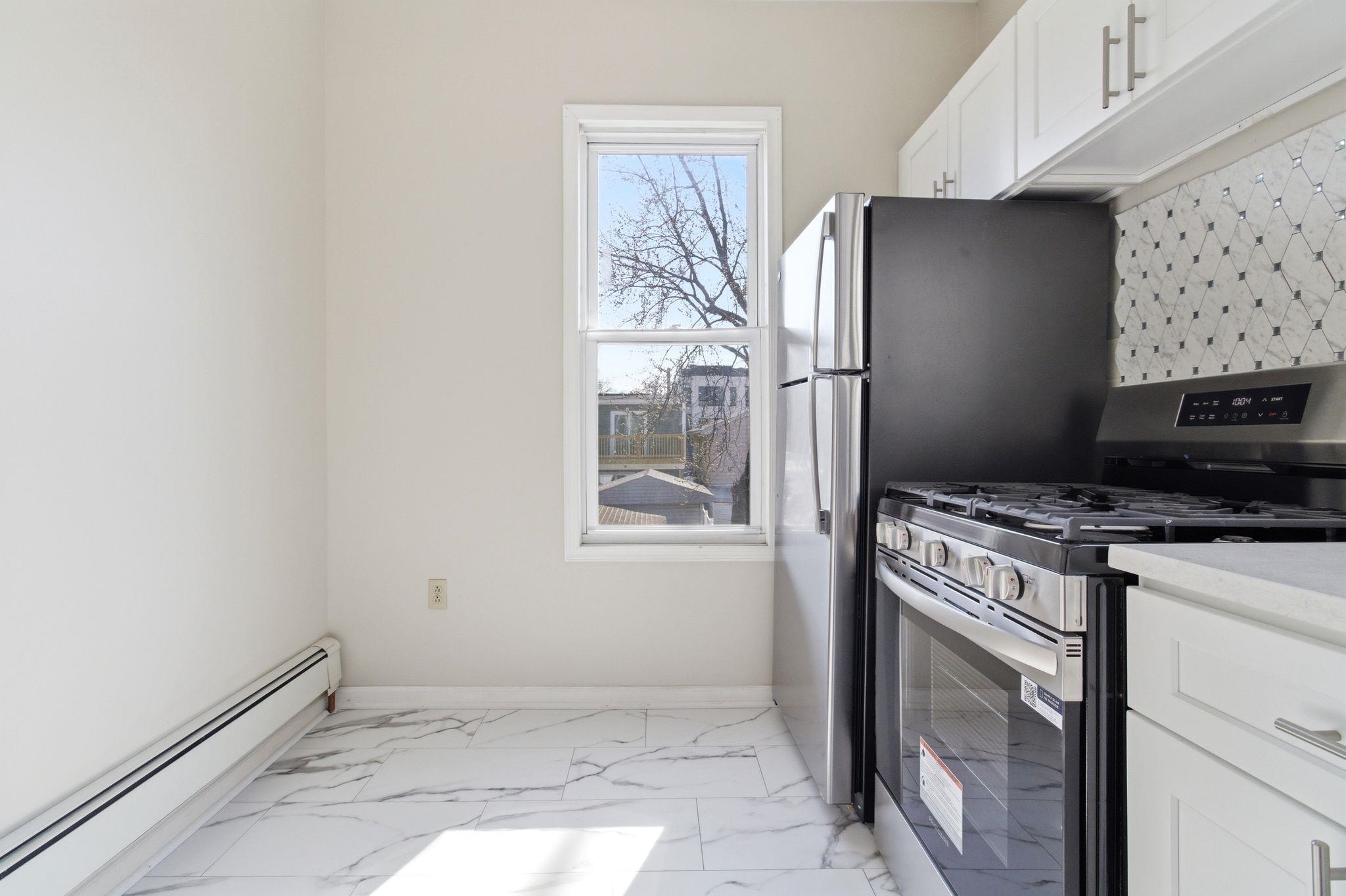 470 MALLORY AVE Unit: 2