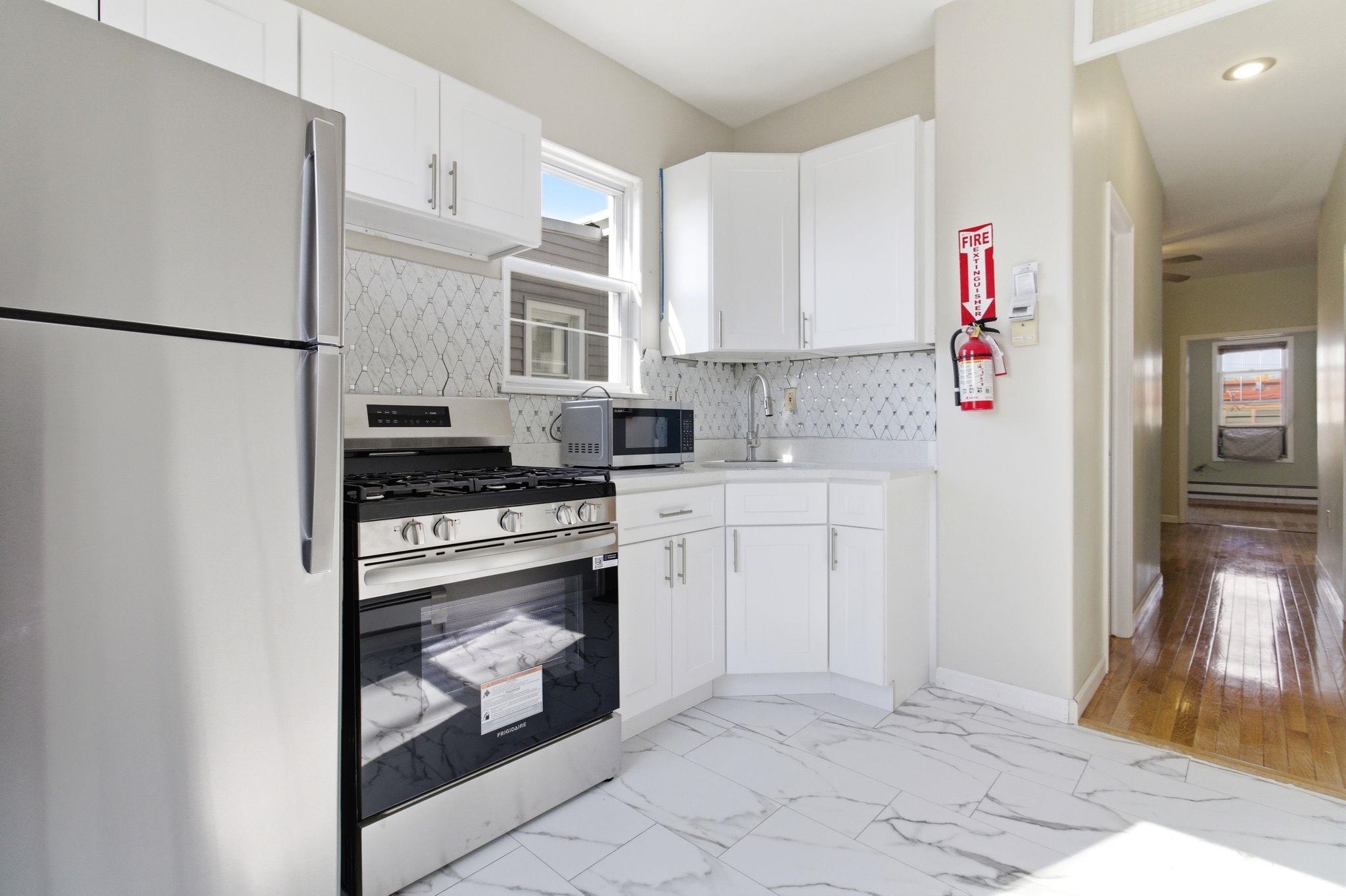 470 MALLORY AVE Unit: 2