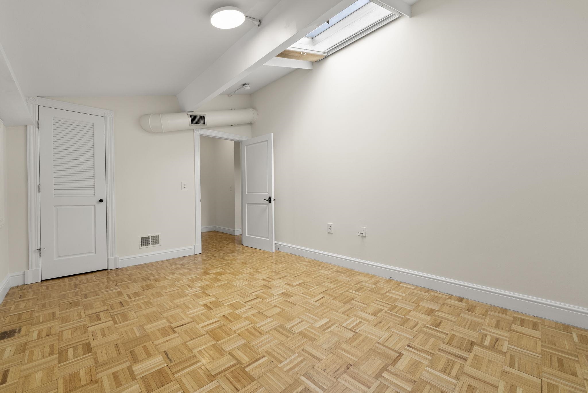 300 COMMUNIPAW AVE Unit: 234