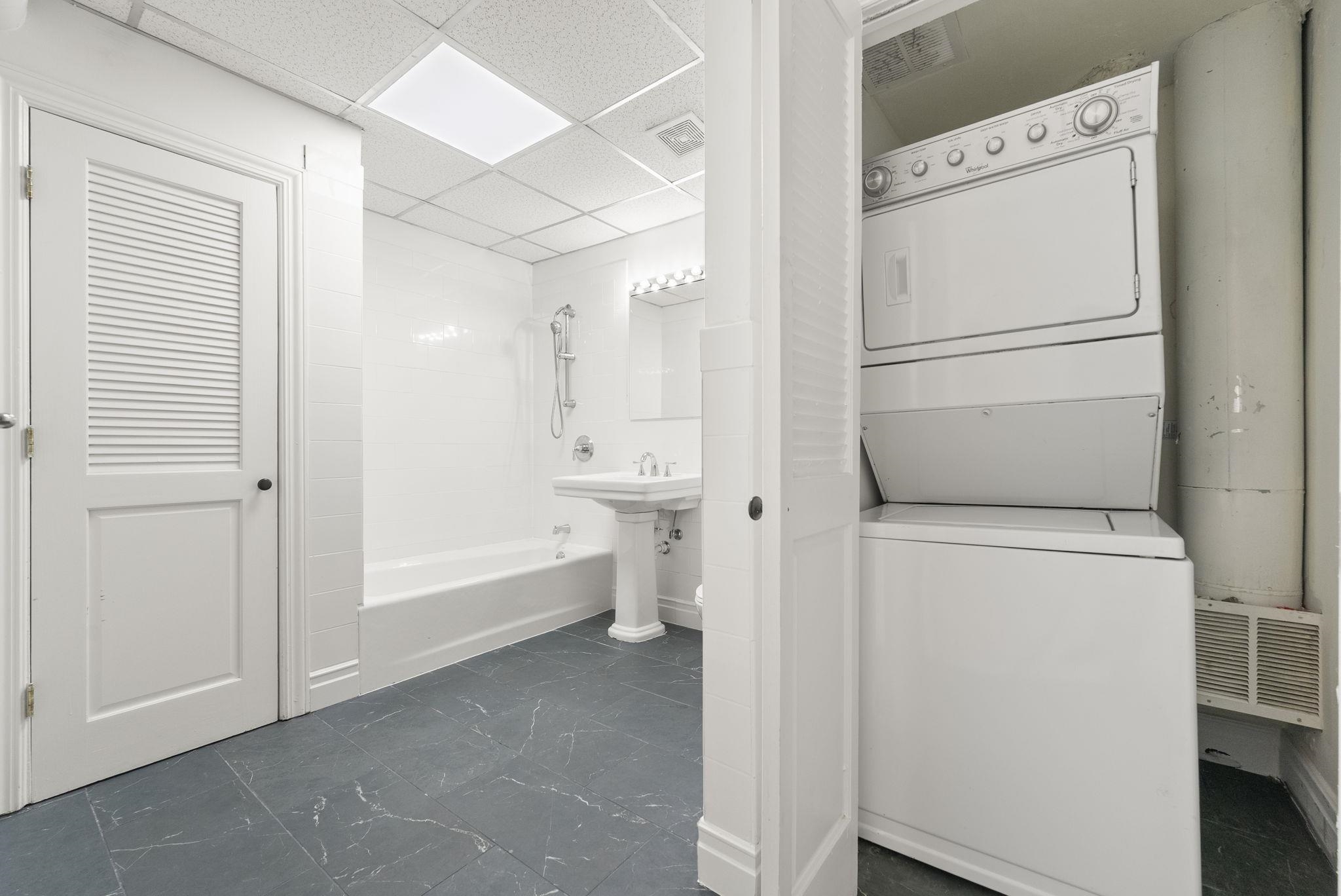 300 COMMUNIPAW AVE Unit: 234