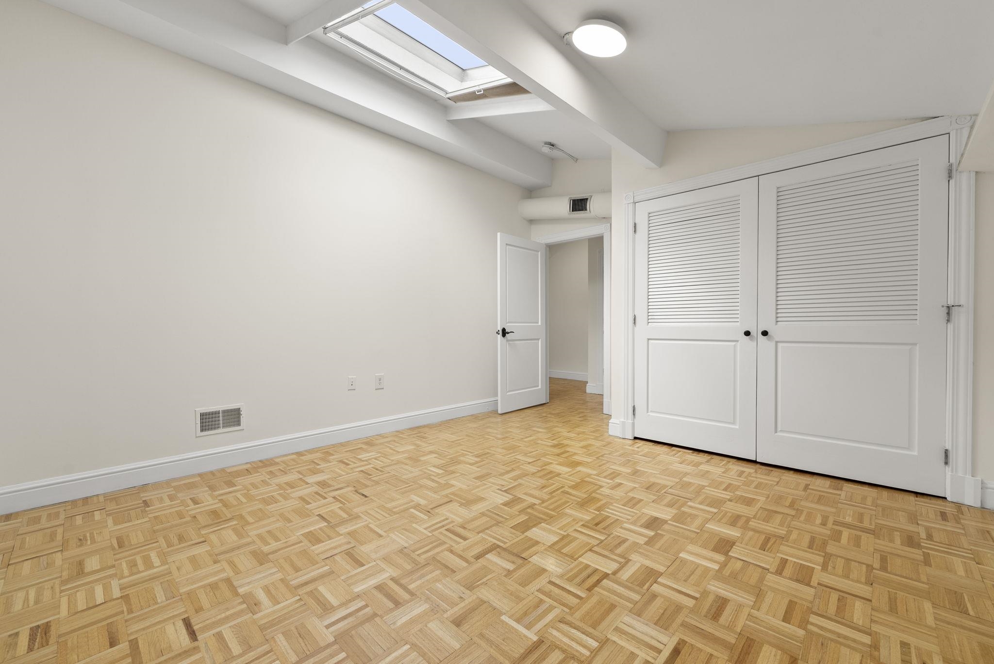 300 COMMUNIPAW AVE Unit: 234
