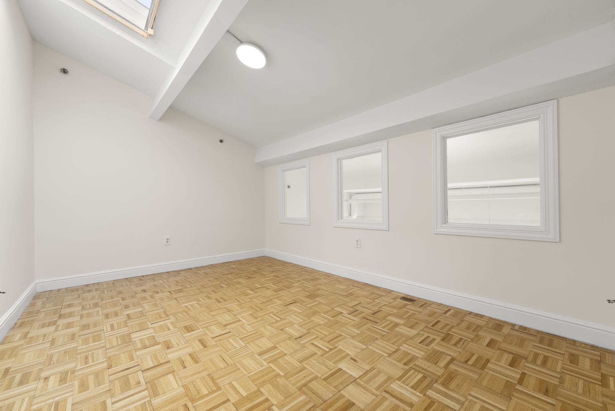 300 COMMUNIPAW AVE Unit: 234