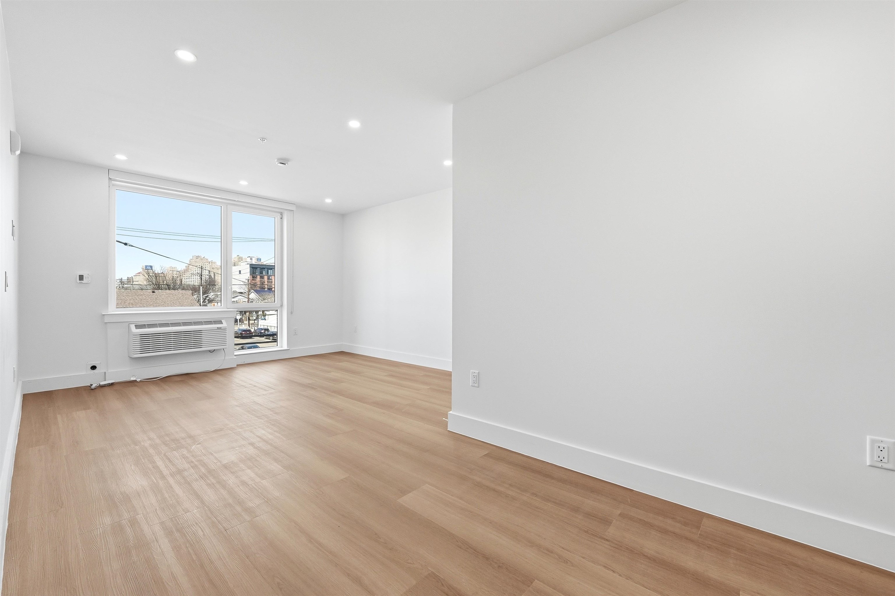 337 JOHNSTON AVE Unit: 305