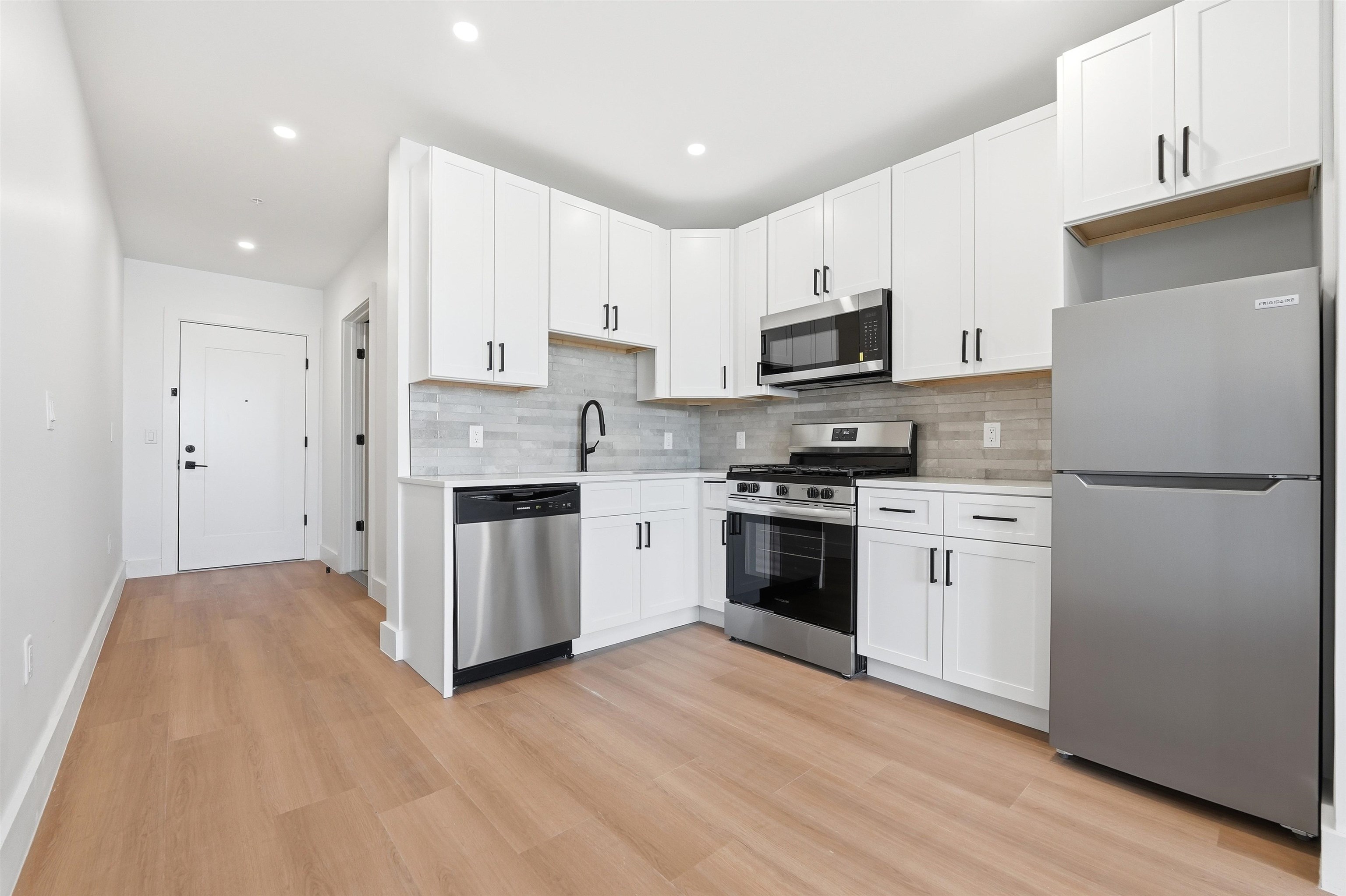 337 JOHNSTON AVE Unit: 305