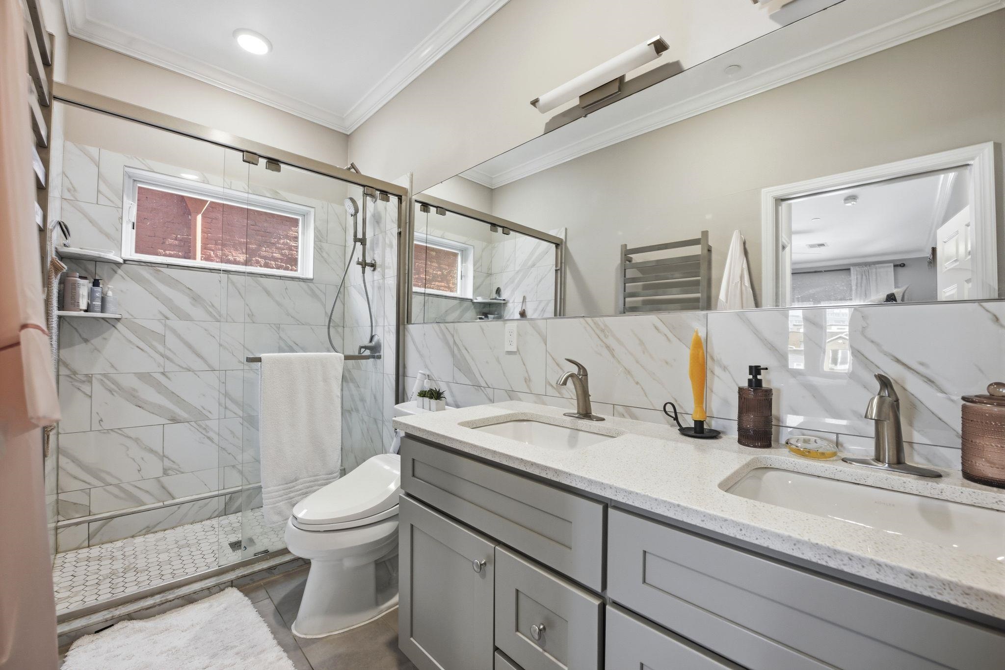 936 PAVONIA AVE Unit: 3B