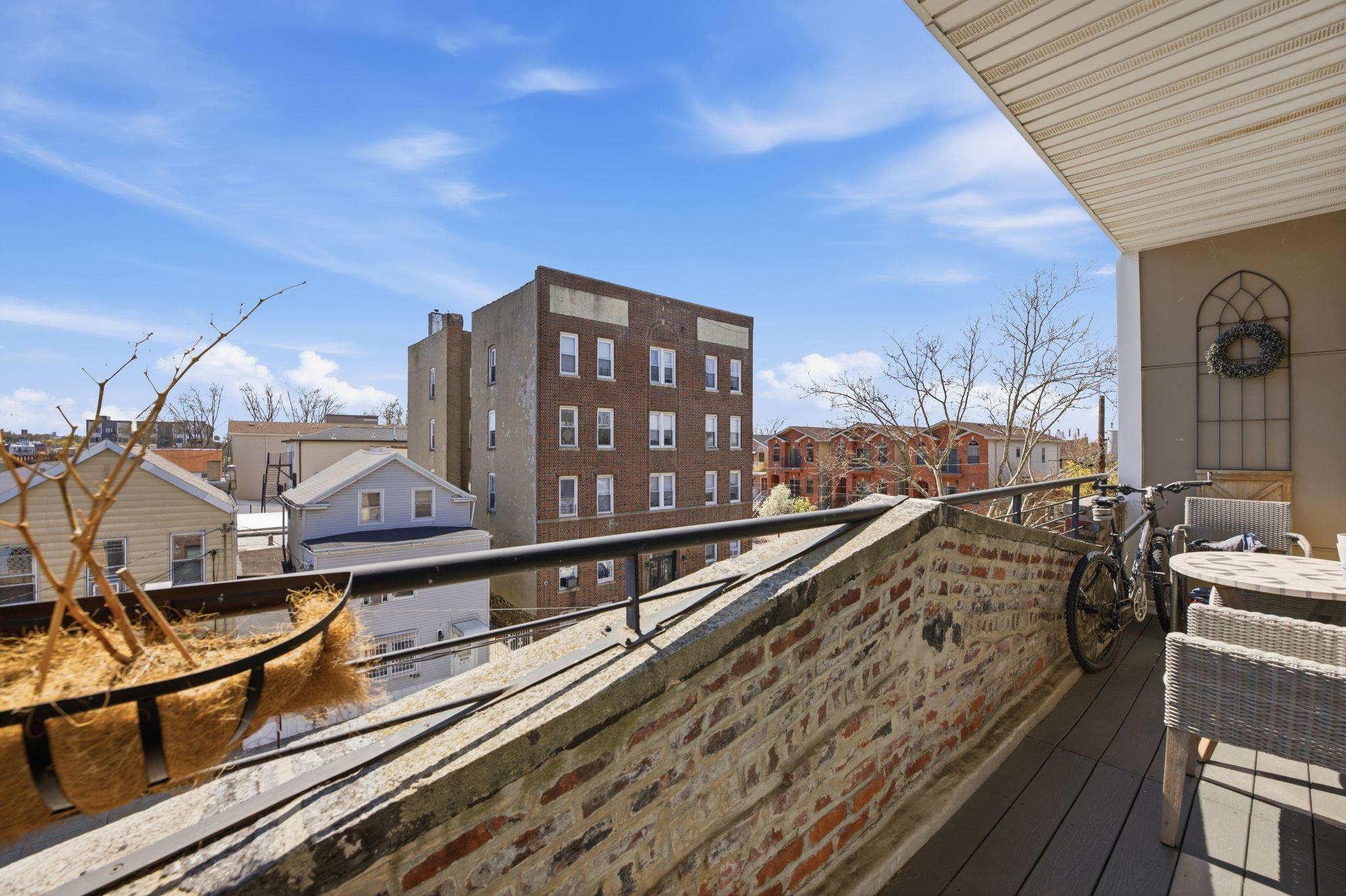 936 PAVONIA AVE Unit: 3B