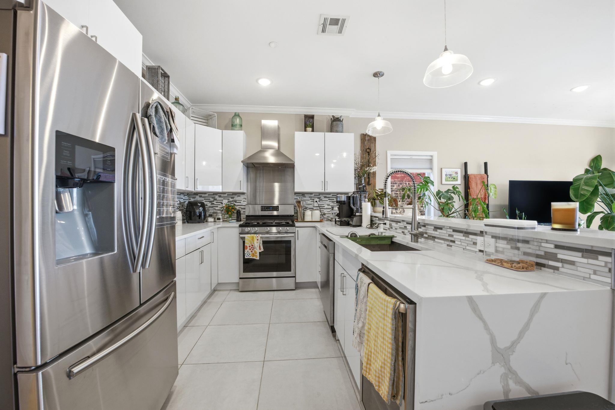 936 PAVONIA AVE Unit: 3B