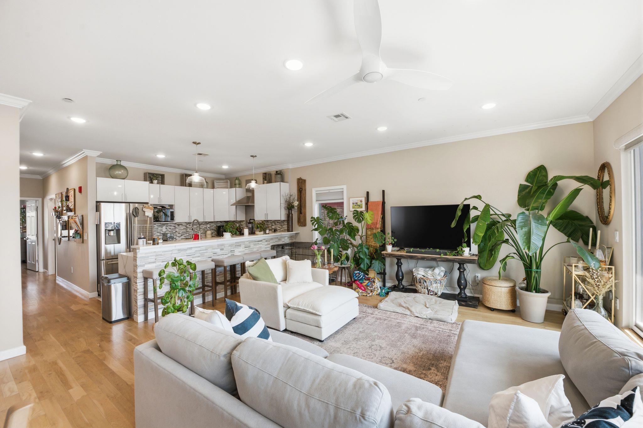 936 PAVONIA AVE Unit: 3B