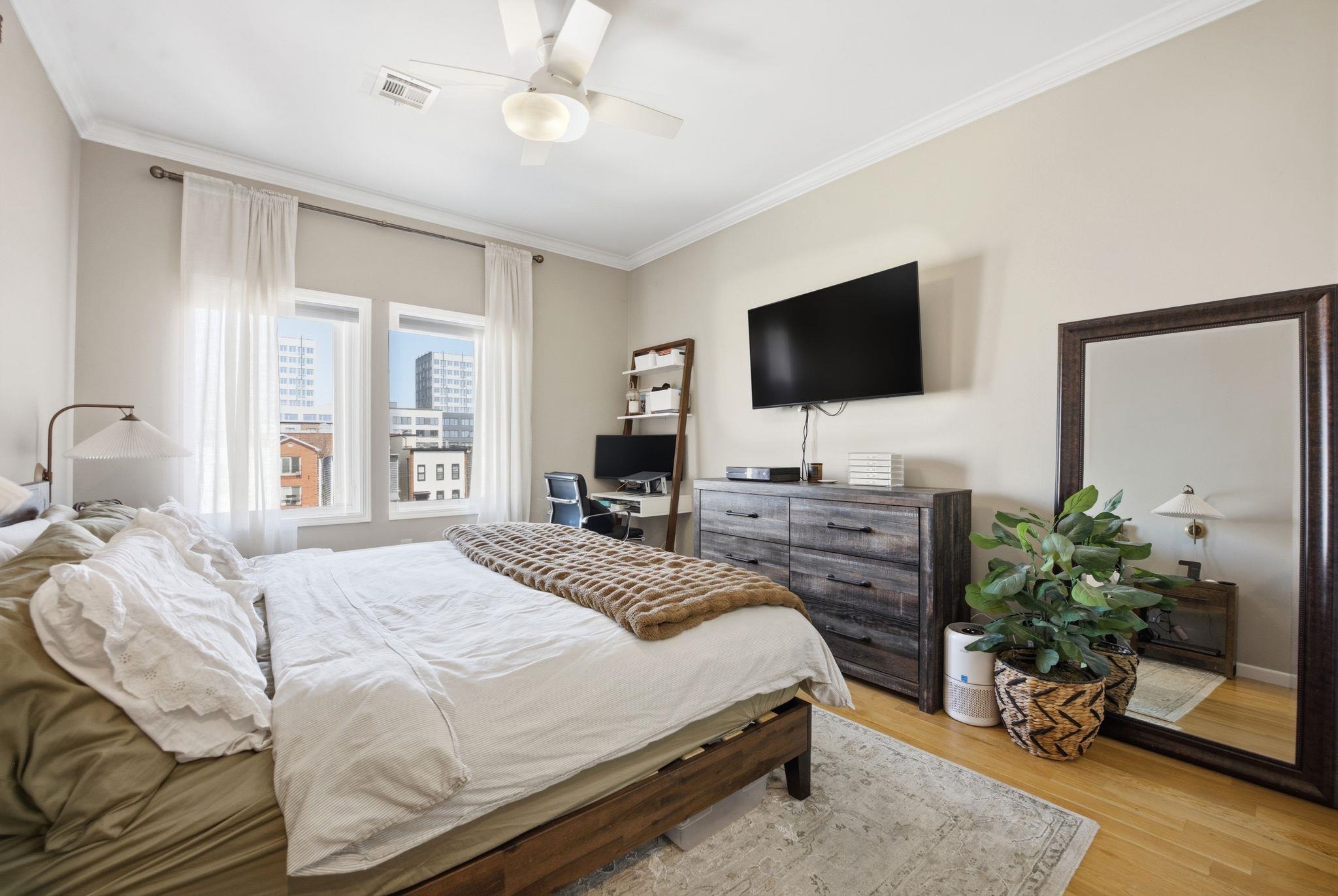 936 PAVONIA AVE Unit: 3B