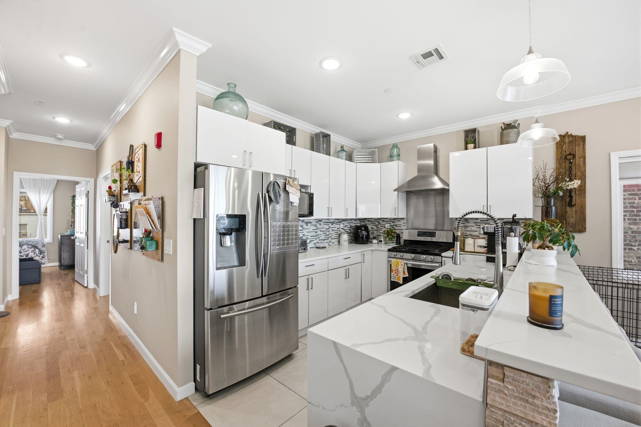 936 PAVONIA AVE Unit: 3B
