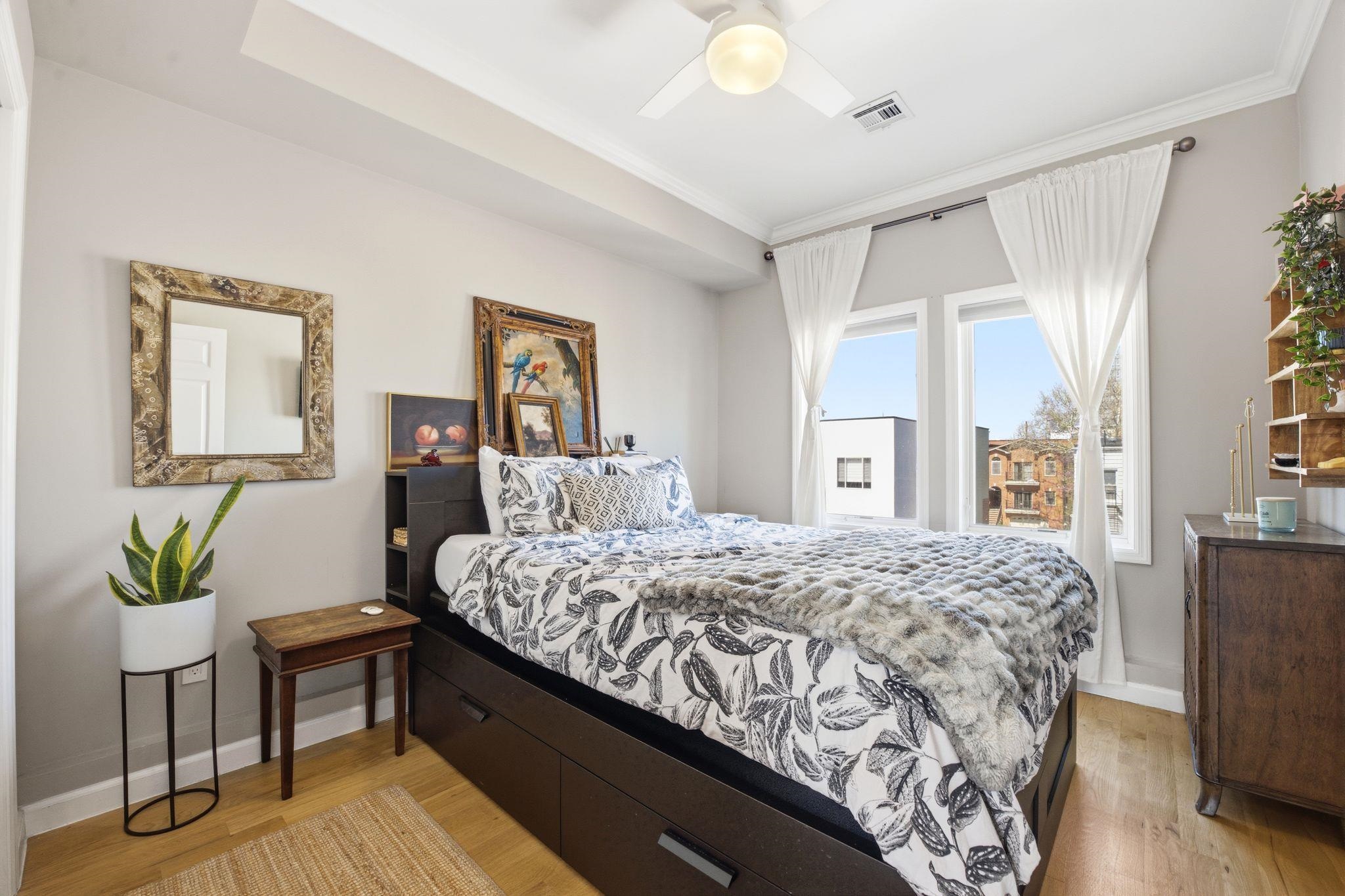 936 PAVONIA AVE Unit: 3B