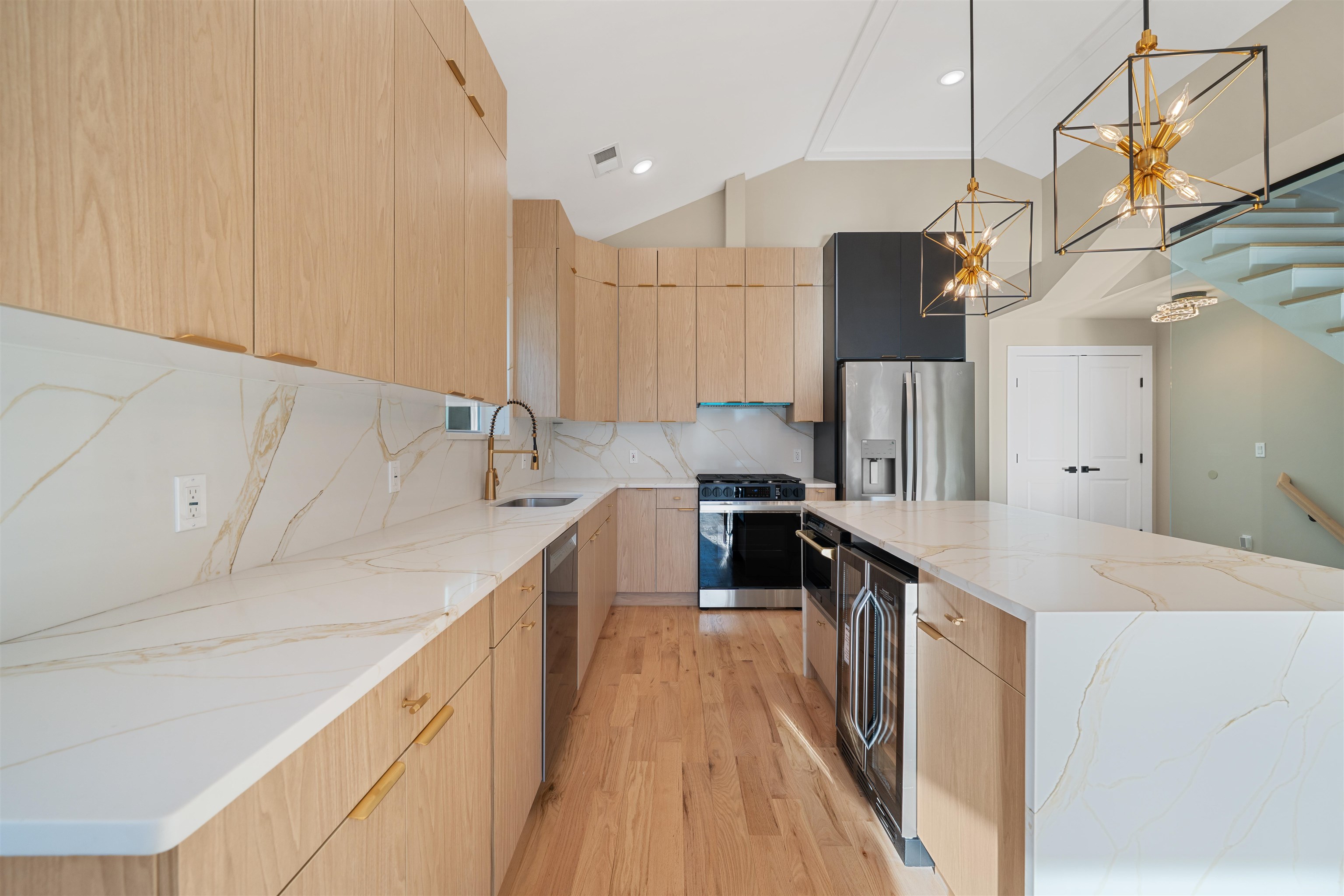 32 ZABRISKIE ST Unit: 2
