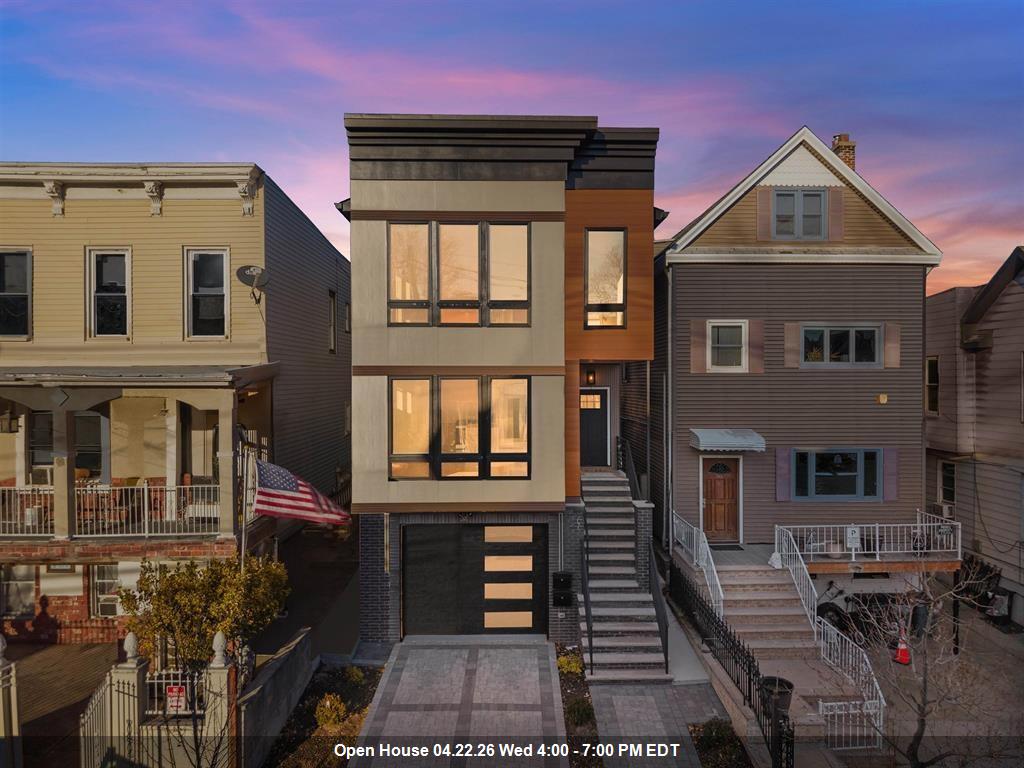 32 ZABRISKIE ST