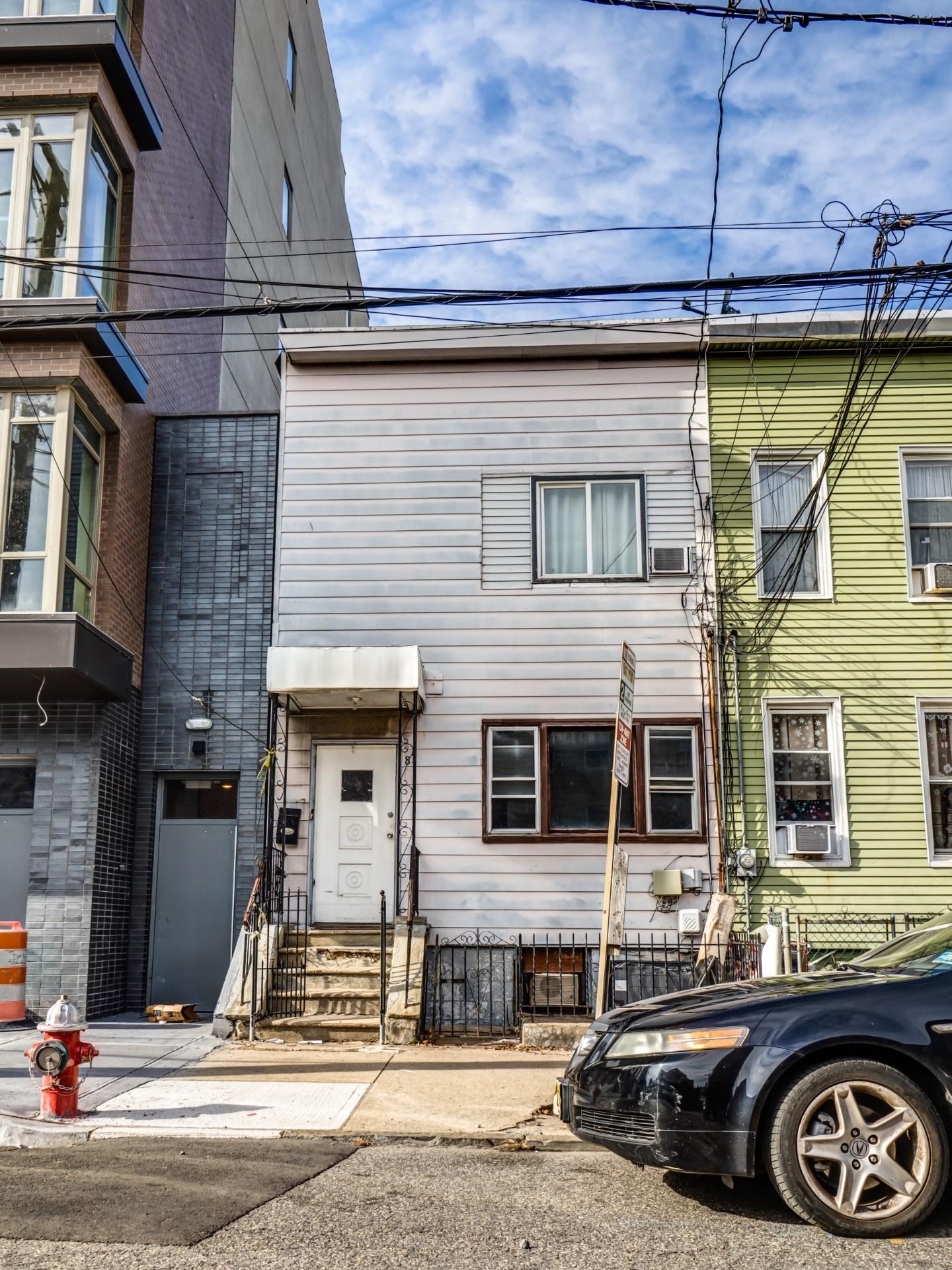 83 JORDAN AVE Unit: 1