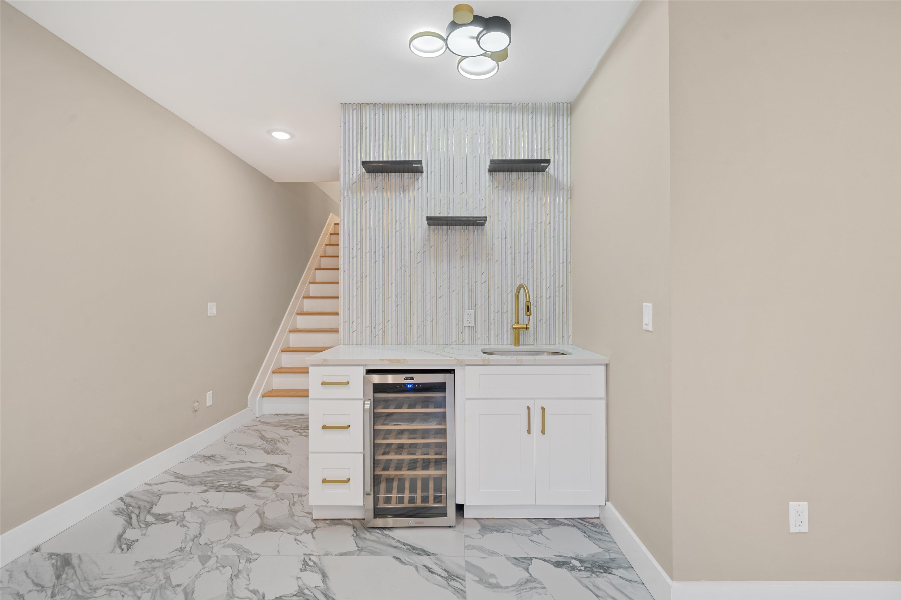 32 ZABRISKIE ST Unit: 1