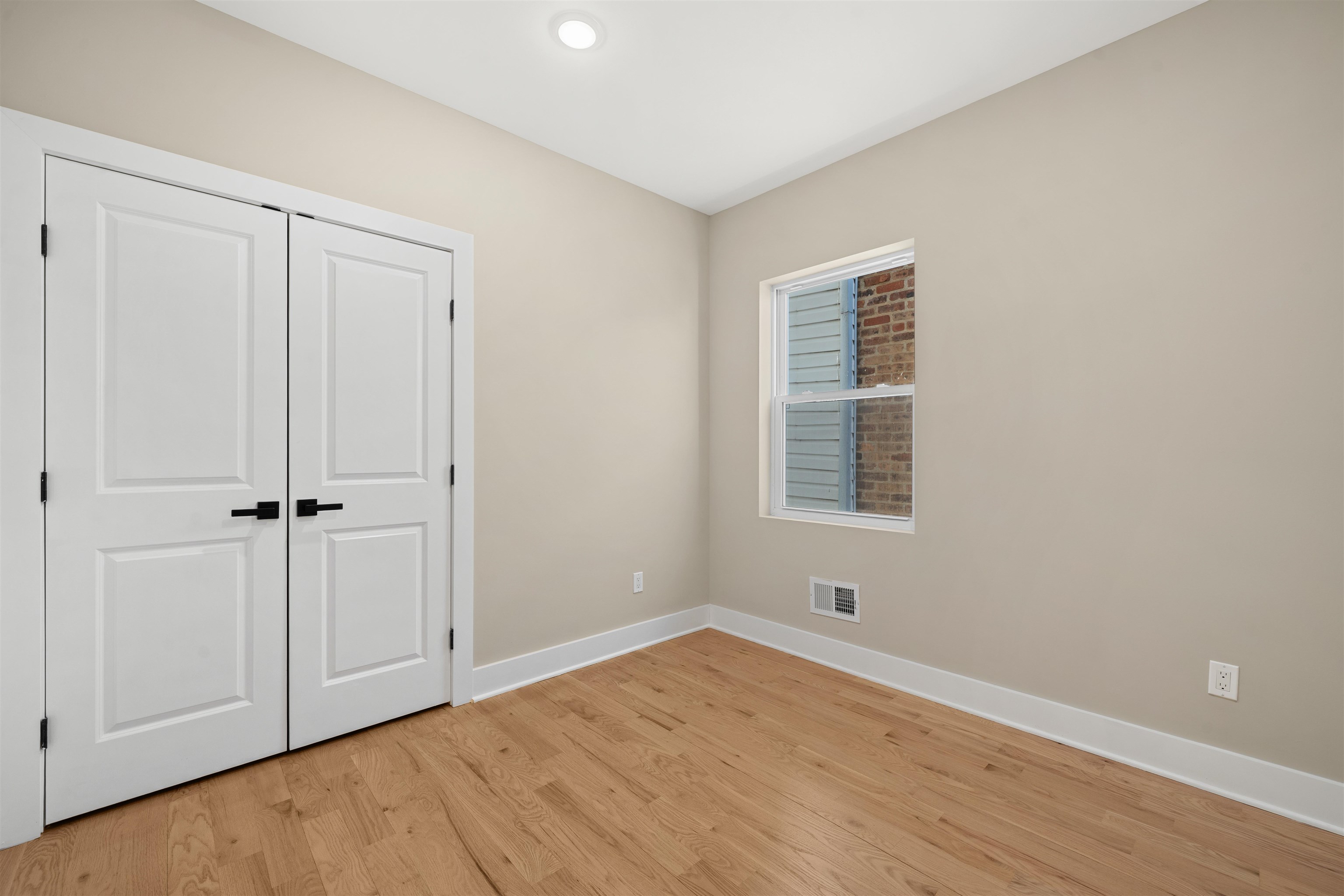 32 ZABRISKIE ST Unit: 1