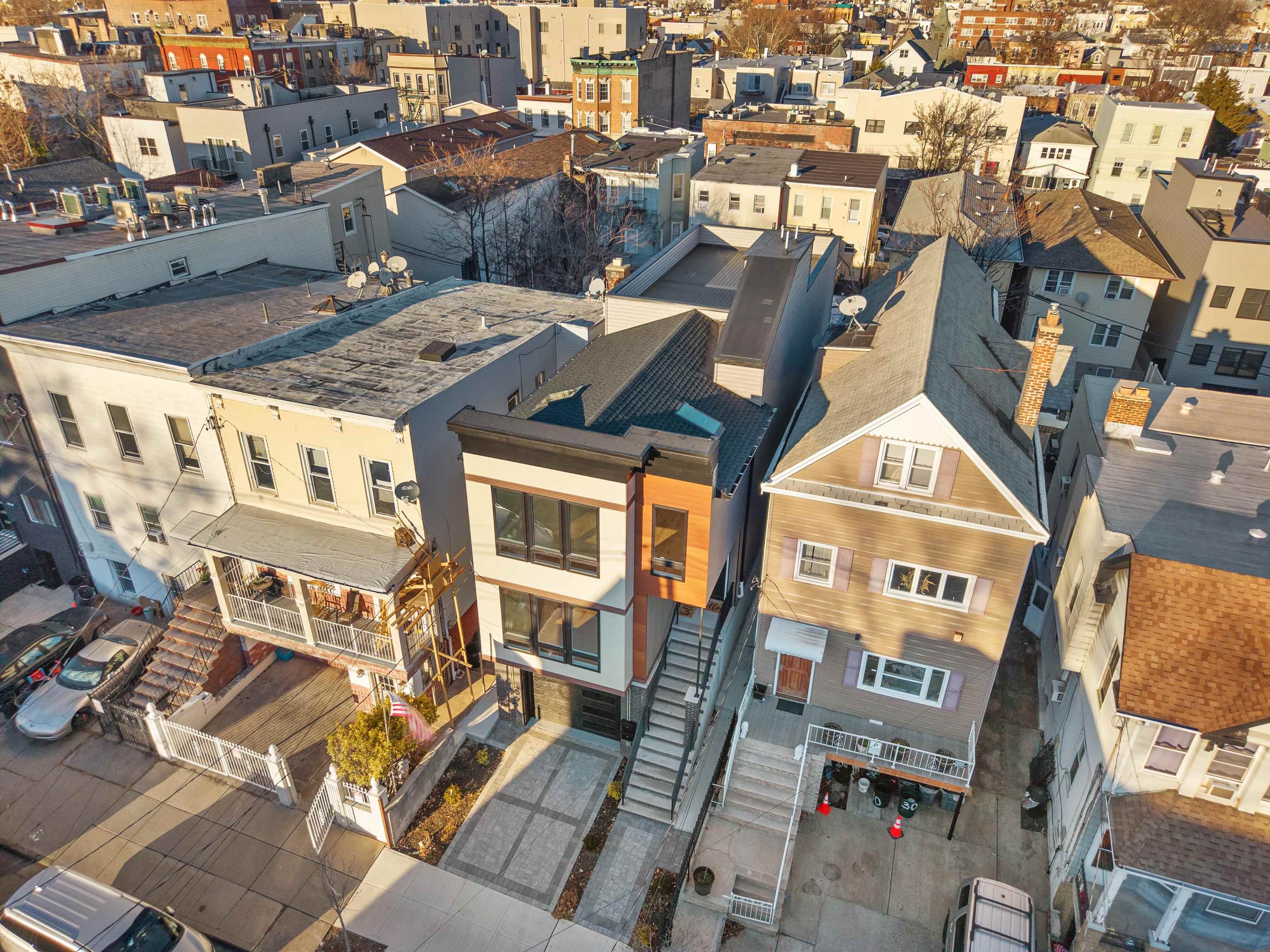 32 ZABRISKIE ST Unit: 1