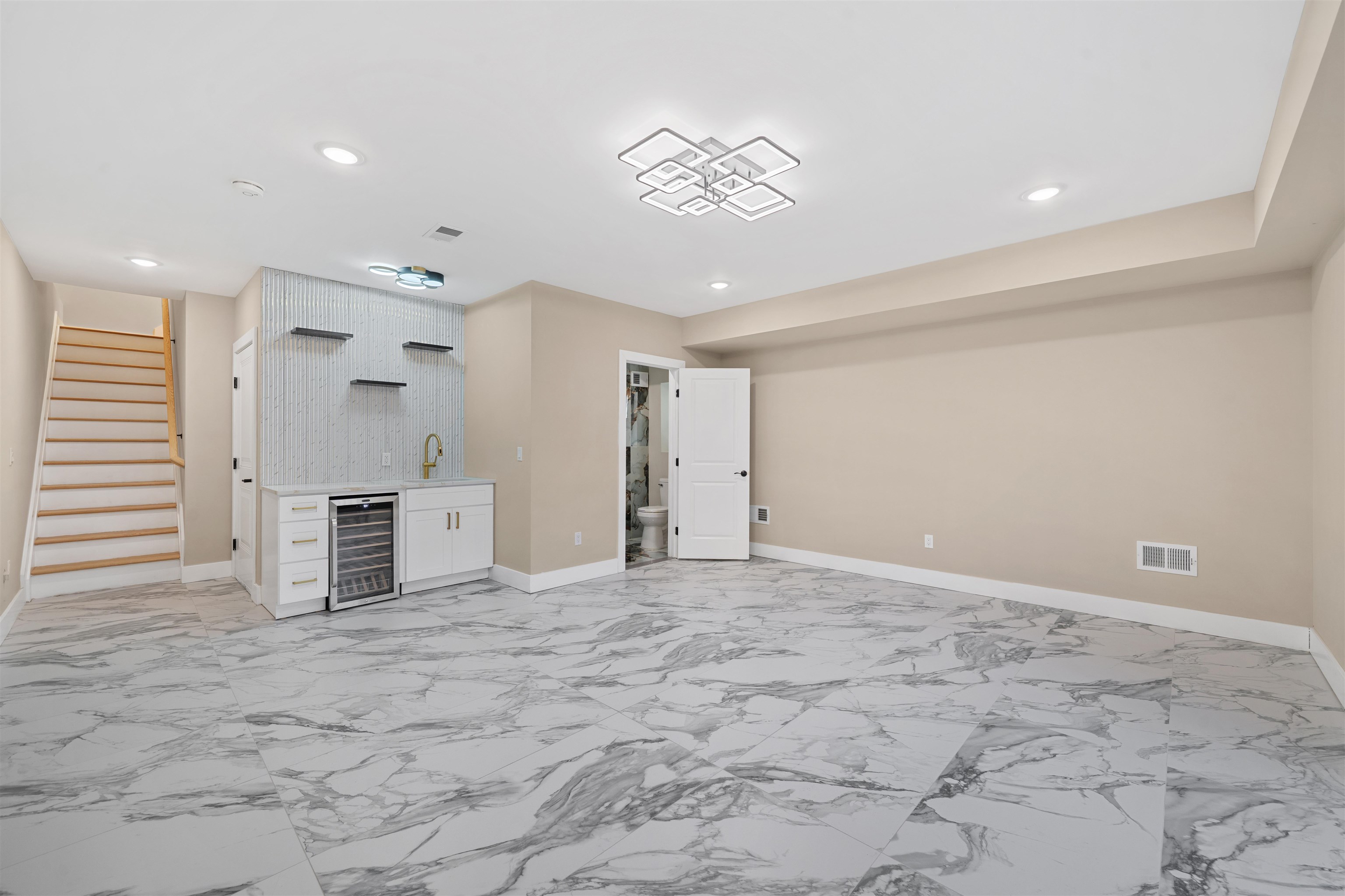 32 ZABRISKIE ST Unit: 1