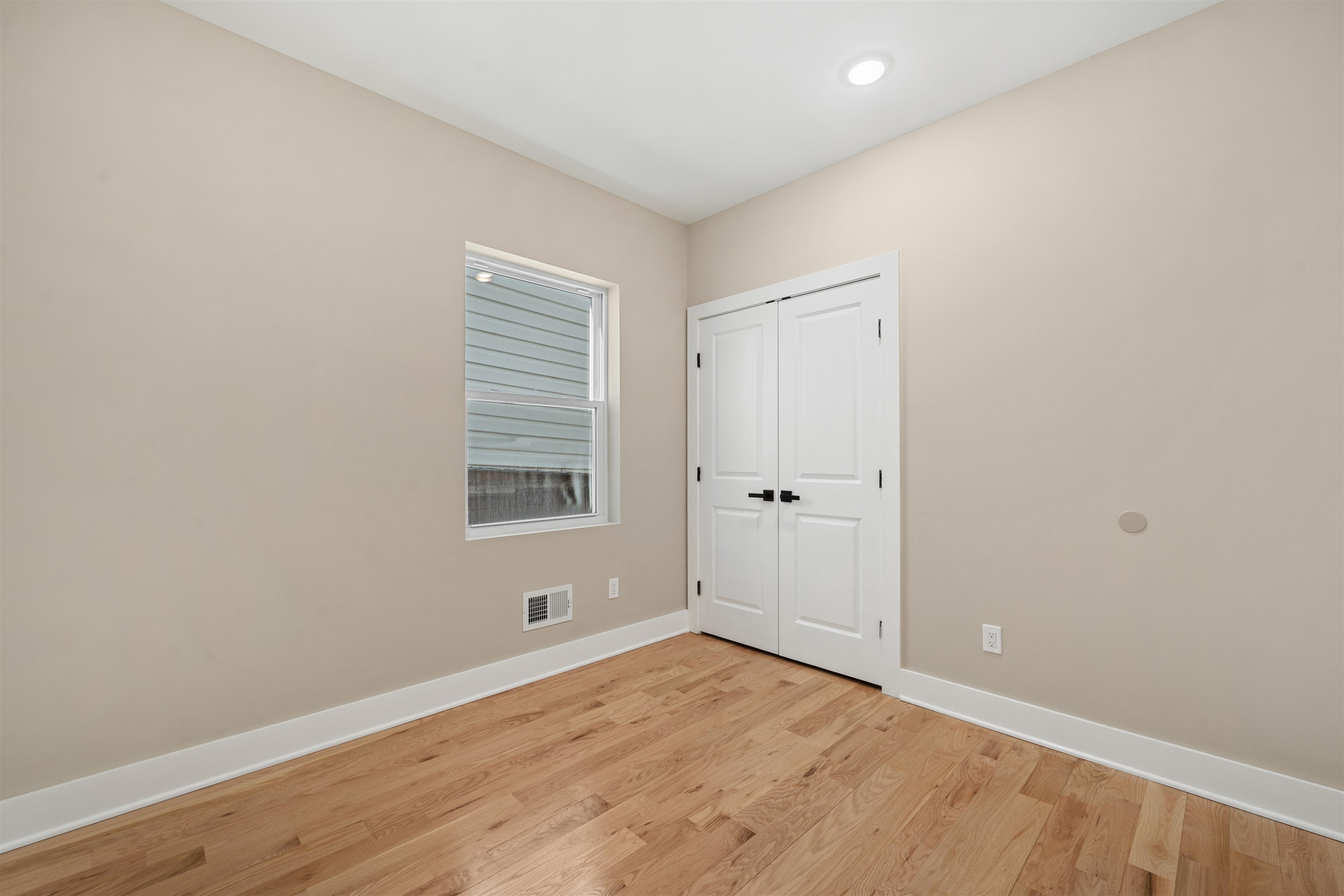 32 ZABRISKIE ST Unit: 1