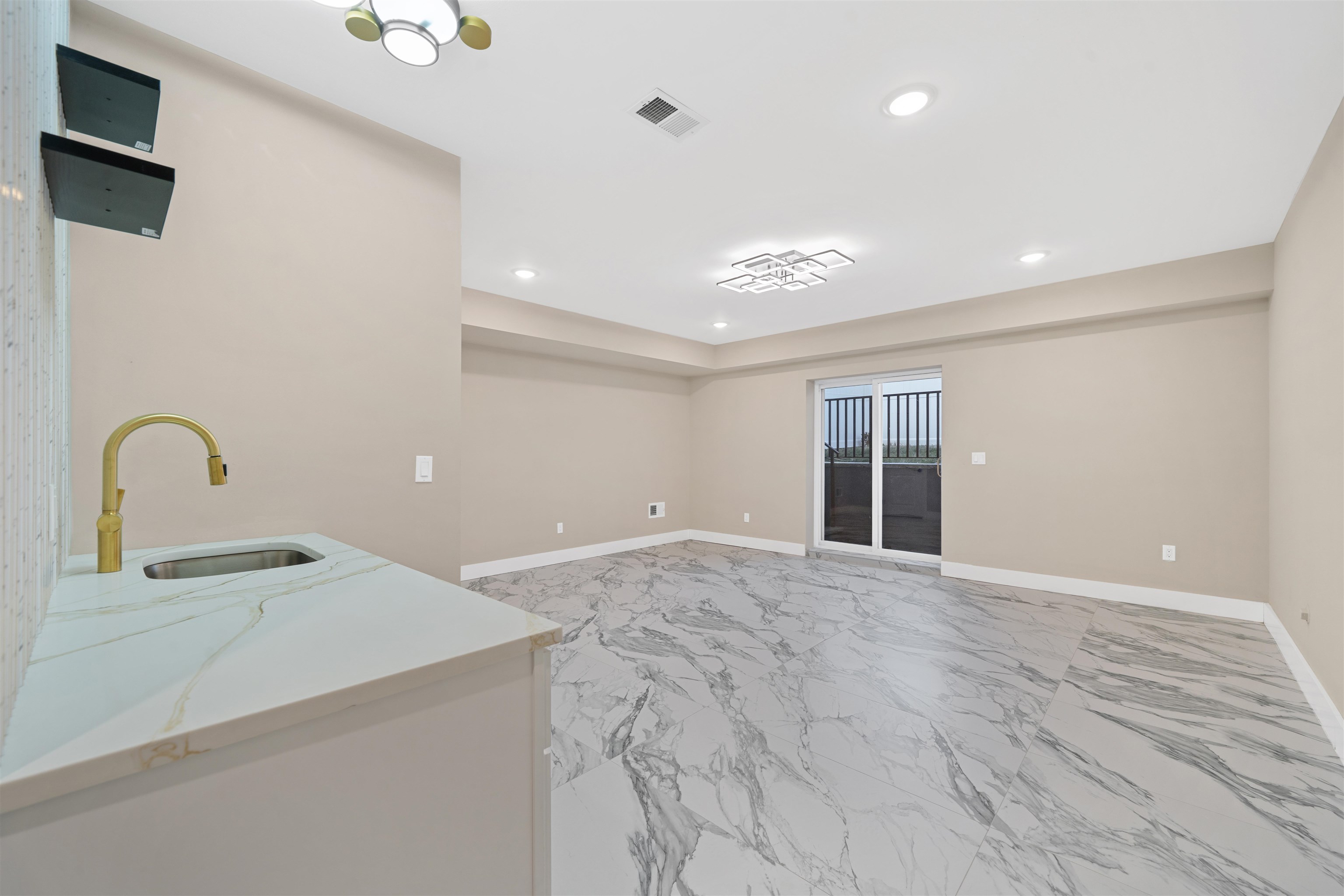 32 ZABRISKIE ST Unit: 1