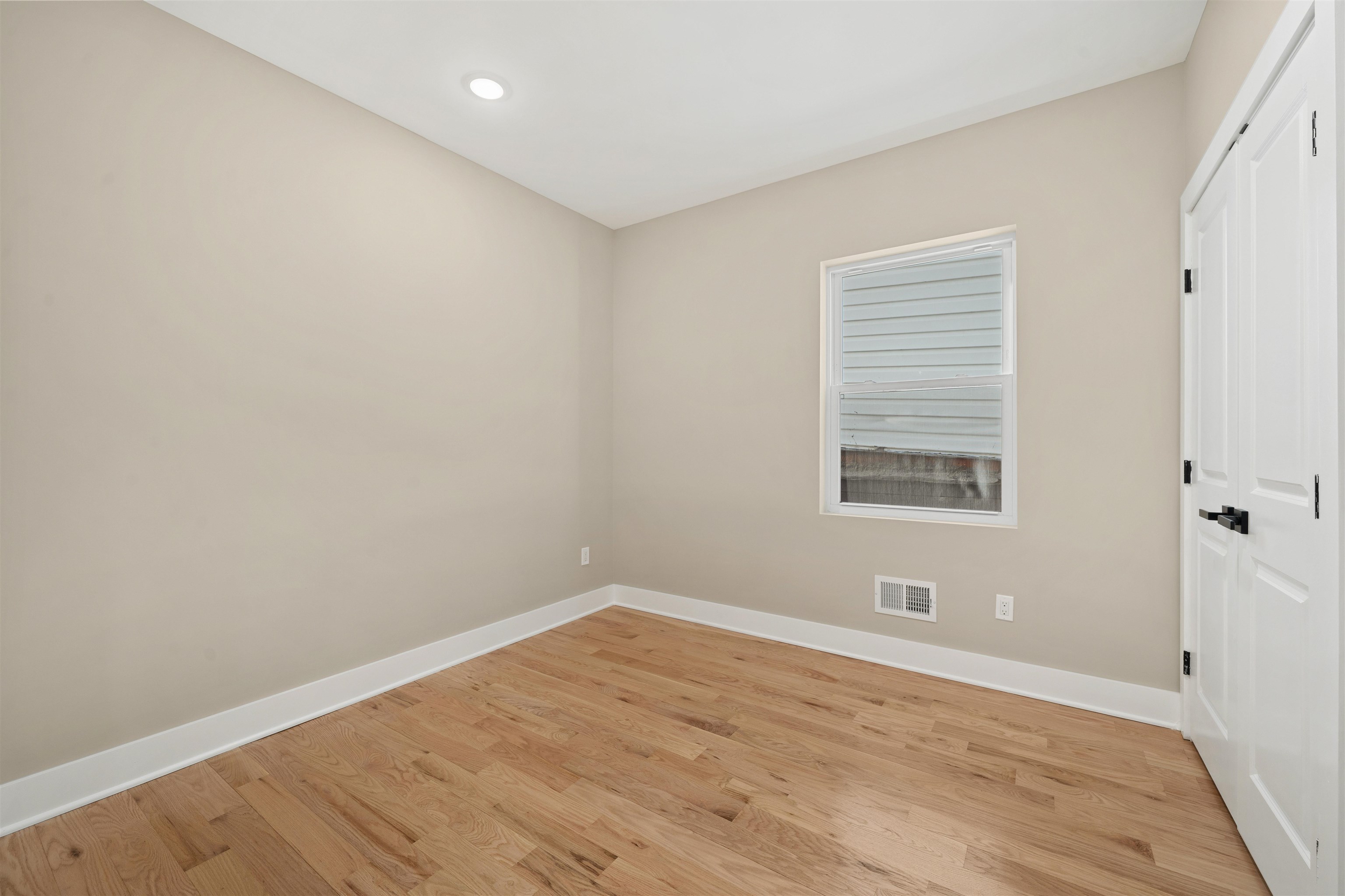 32 ZABRISKIE ST Unit: 1