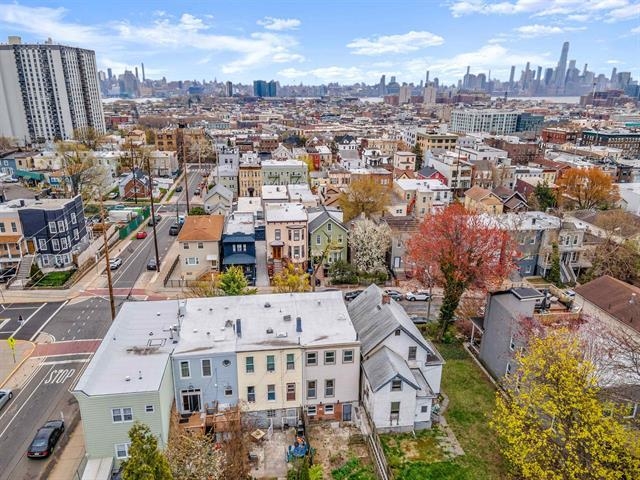 369 WEBSTER AVE