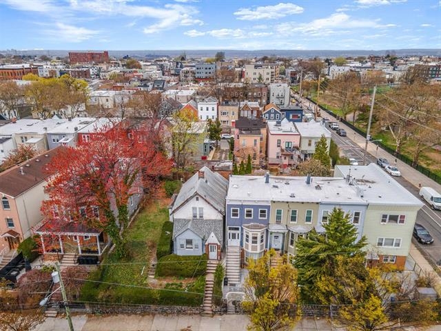 369 WEBSTER AVE