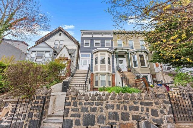 369 WEBSTER AVE