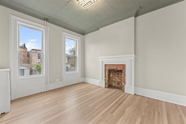 369 WEBSTER AVE