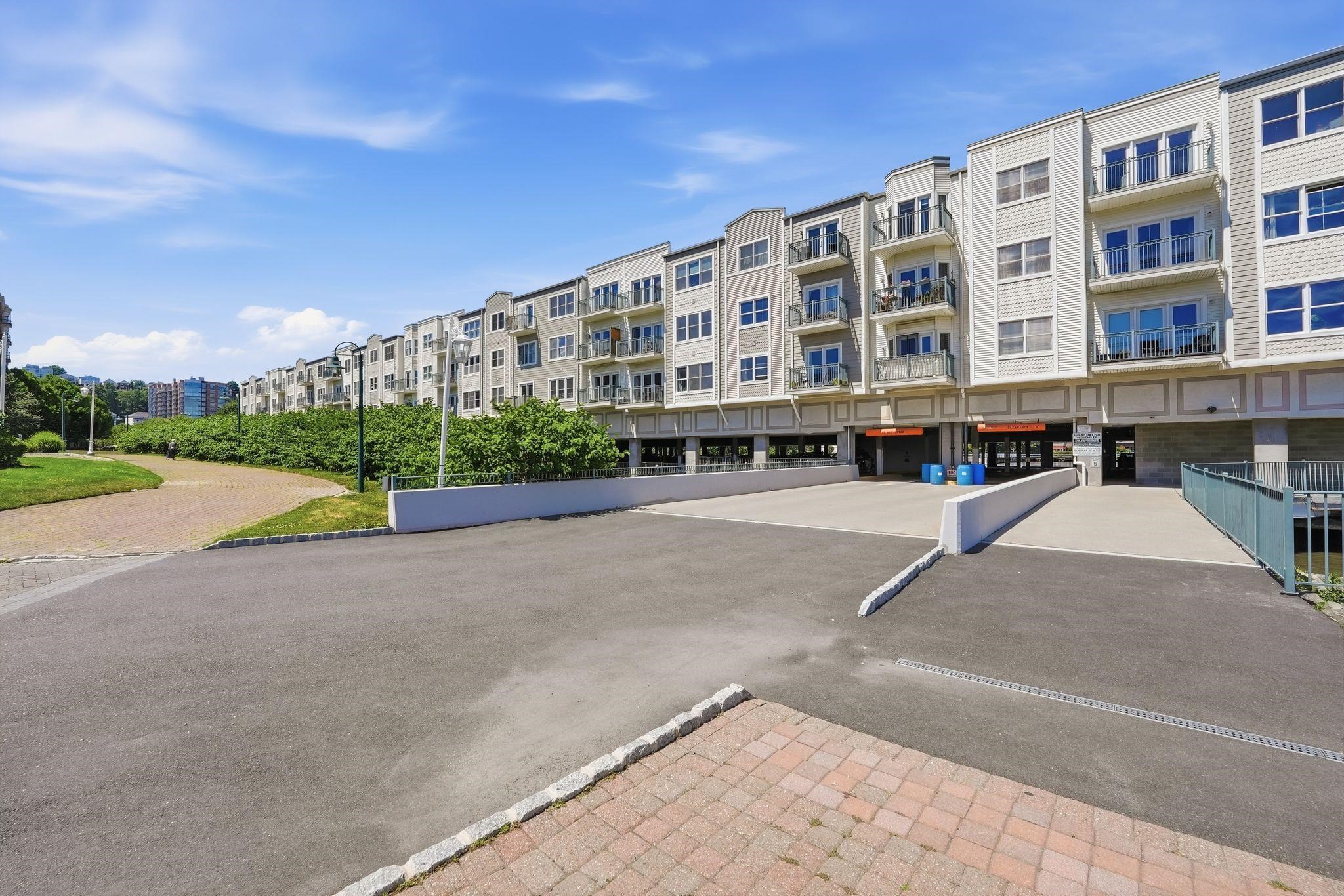 242 THE PROMENADE Unit: 242