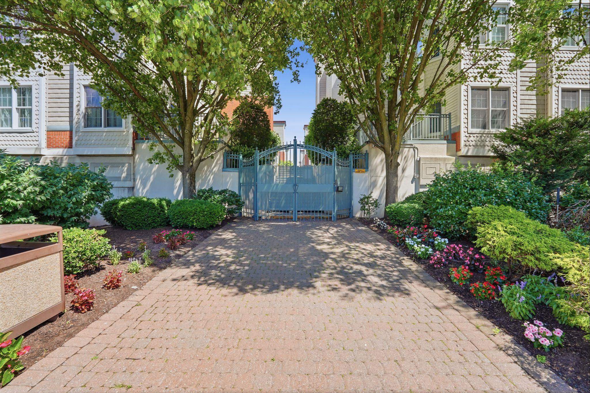 242 THE PROMENADE Unit: 242