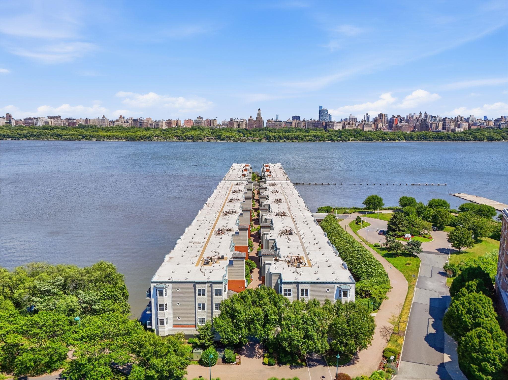 242 THE PROMENADE Unit: 242