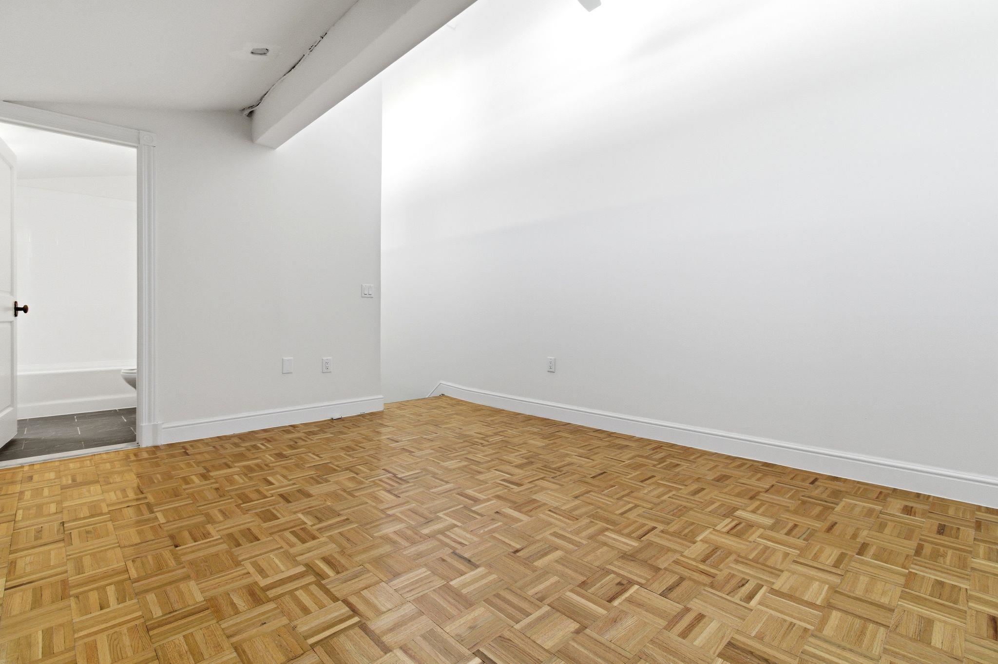 300 COMMUNIPAW AVE Unit: 164