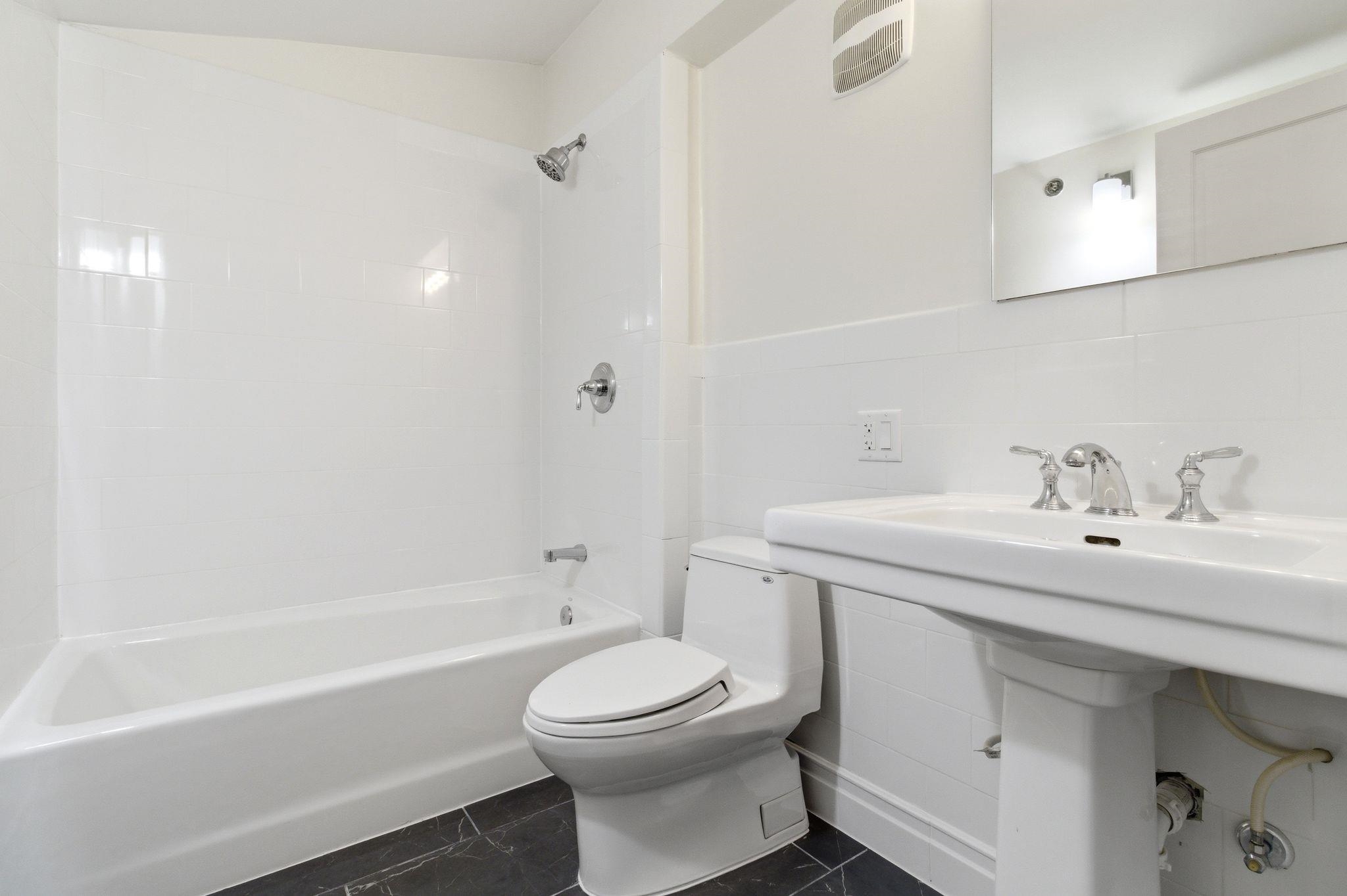 300 COMMUNIPAW AVE Unit: 164