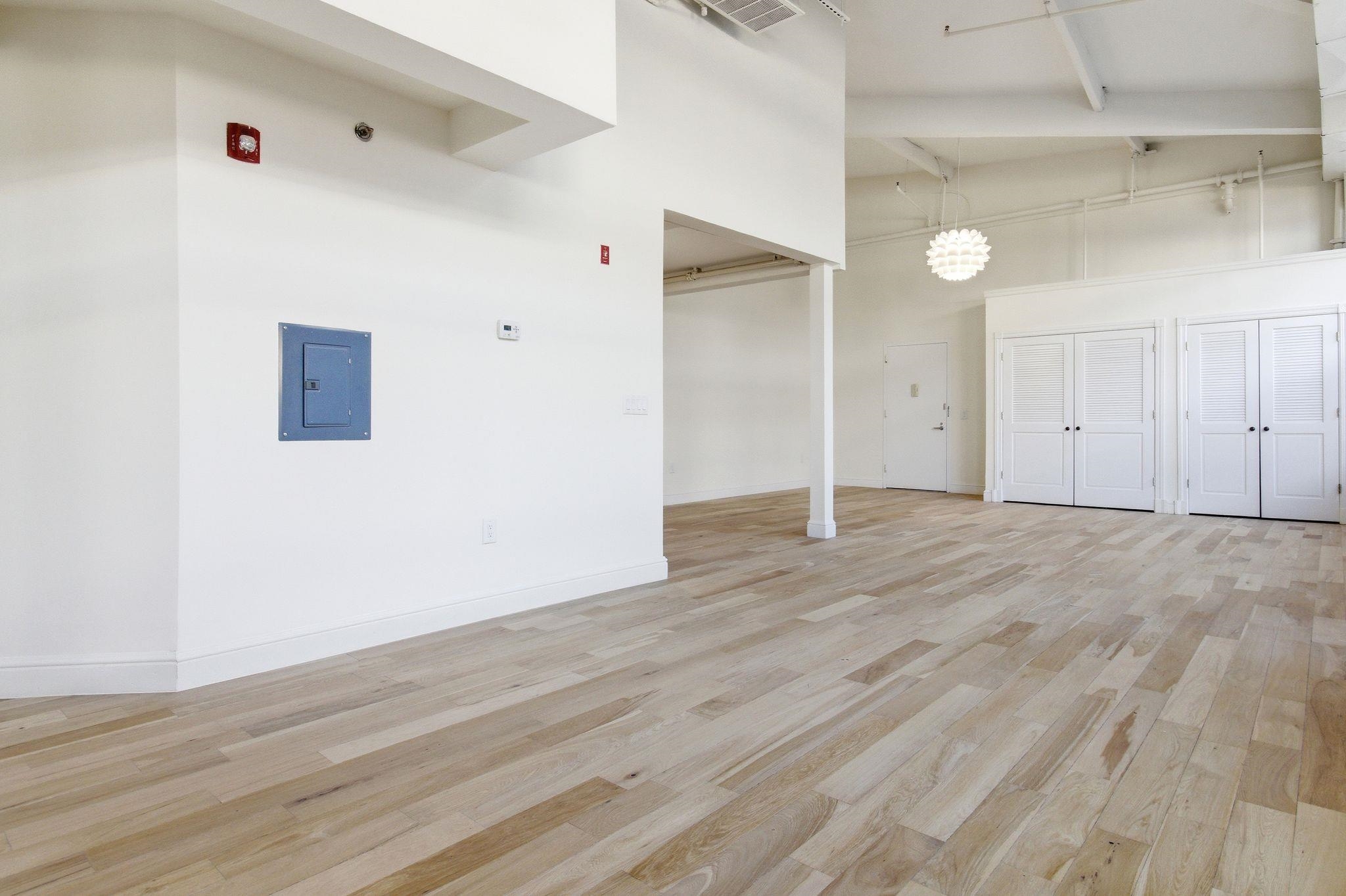 300 COMMUNIPAW AVE Unit: 164