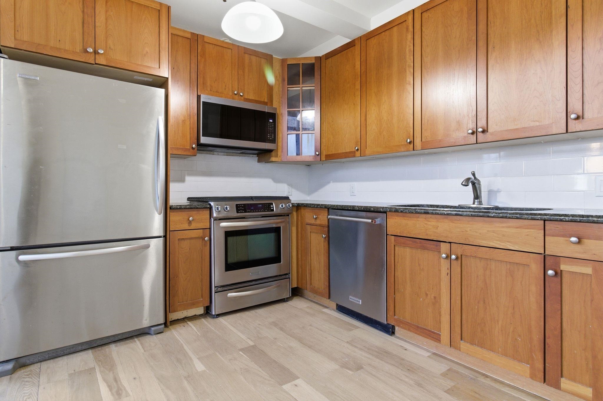 300 COMMUNIPAW AVE Unit: 164