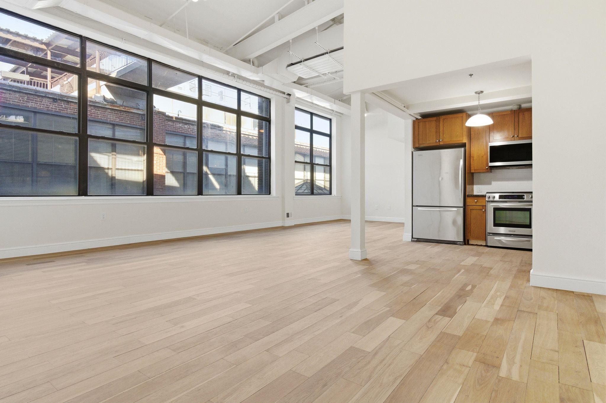 300 COMMUNIPAW AVE Unit: 164