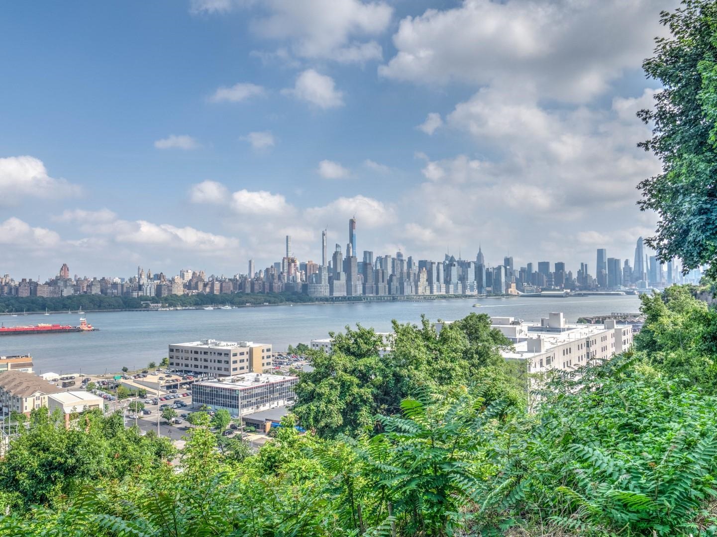 6515 BLVD EAST Unit: 7D