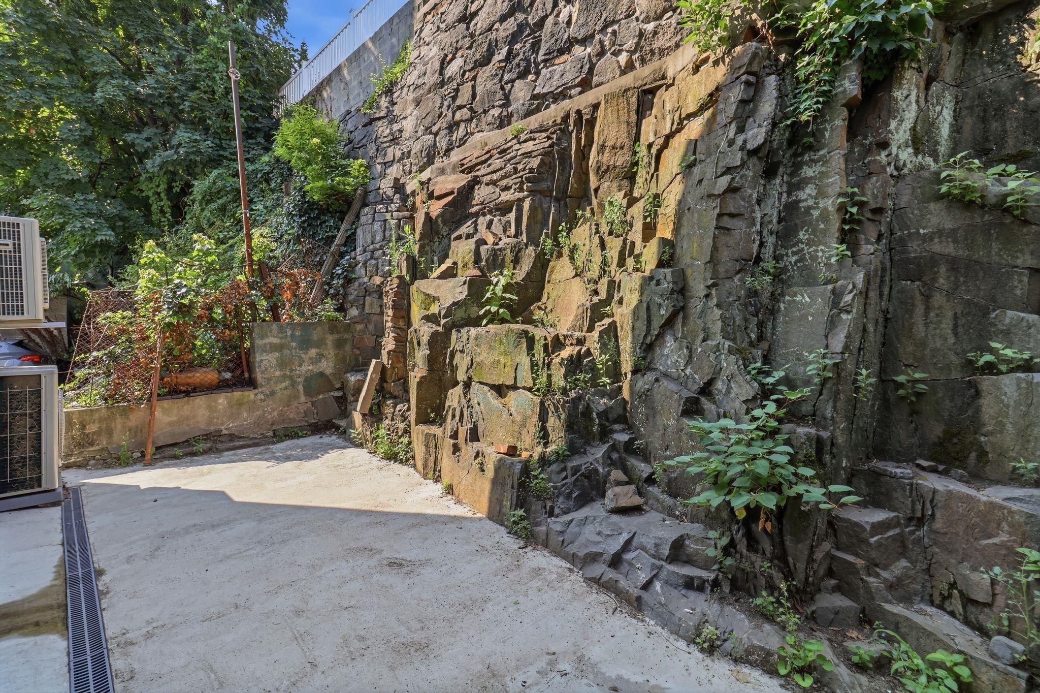461 PAVONIA AVE Unit: 1