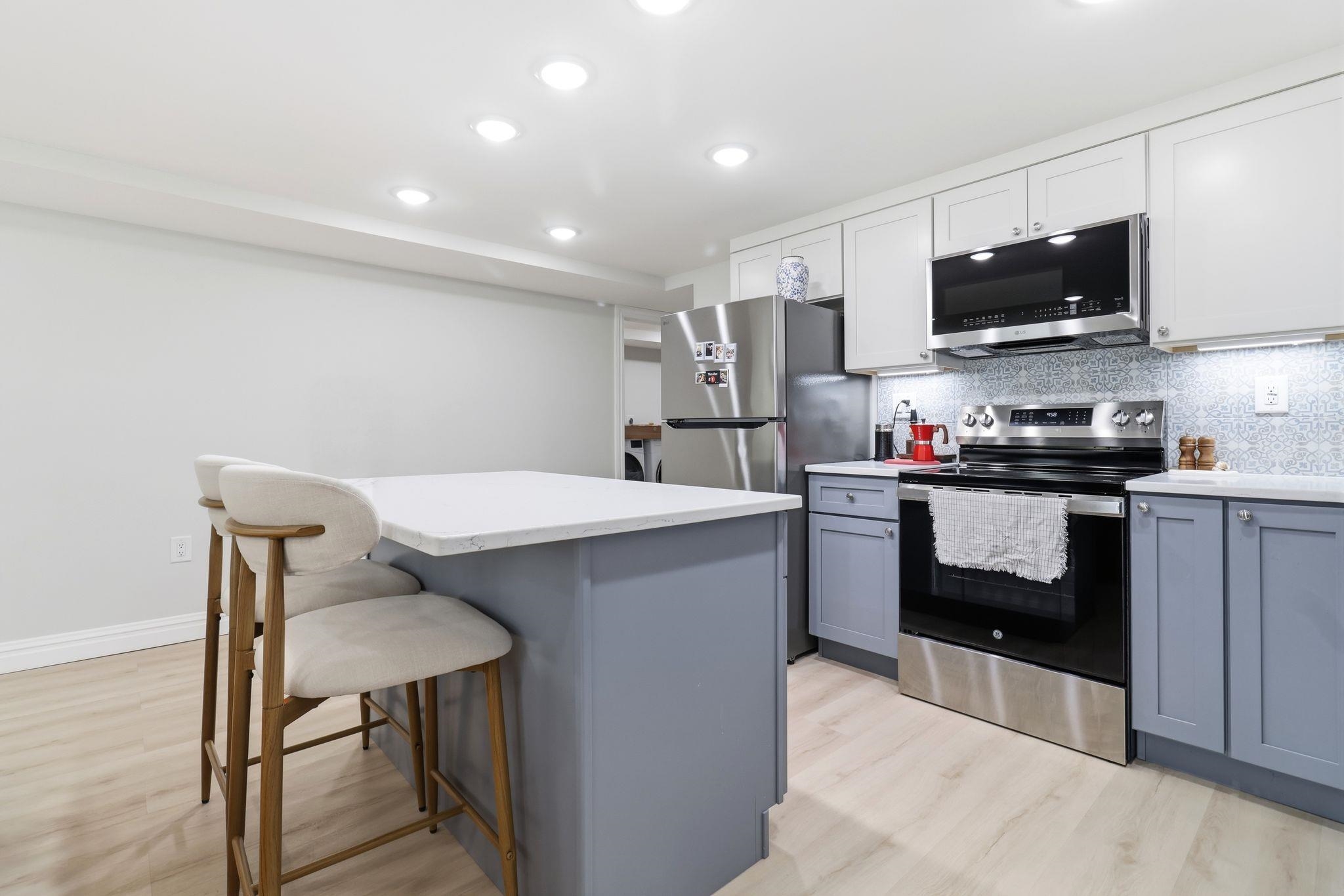 461 PAVONIA AVE Unit: 1