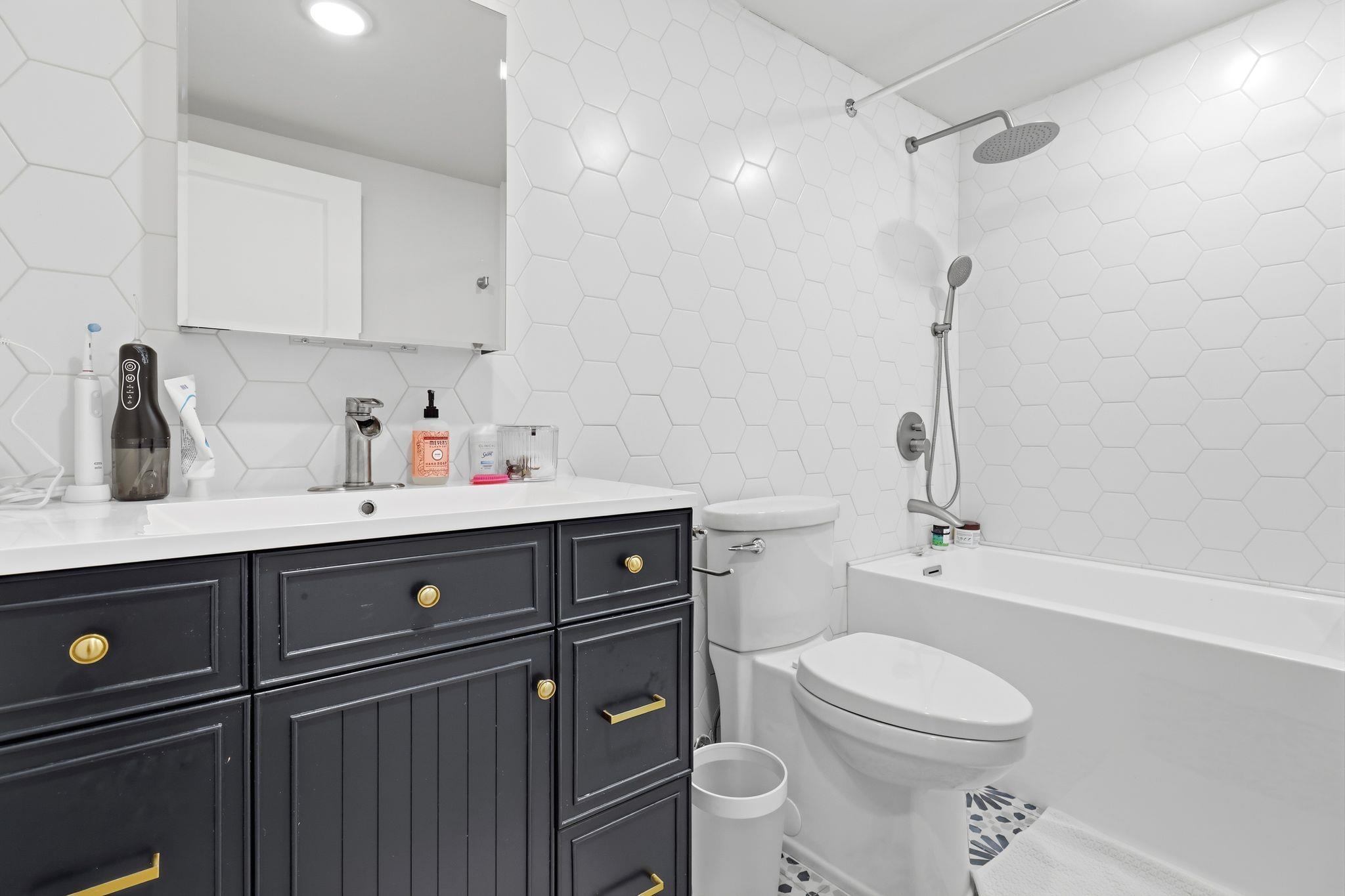 461 PAVONIA AVE Unit: 1