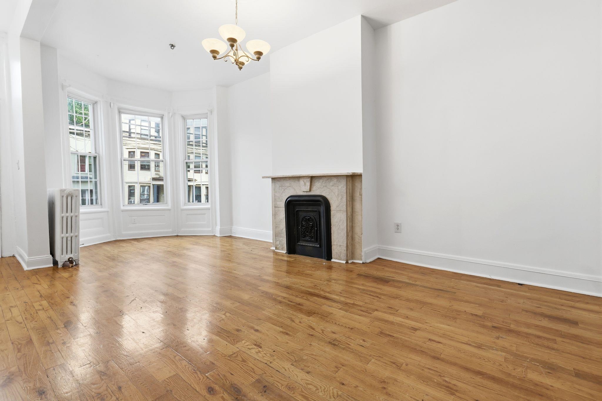 491 MERCER ST Unit: 2