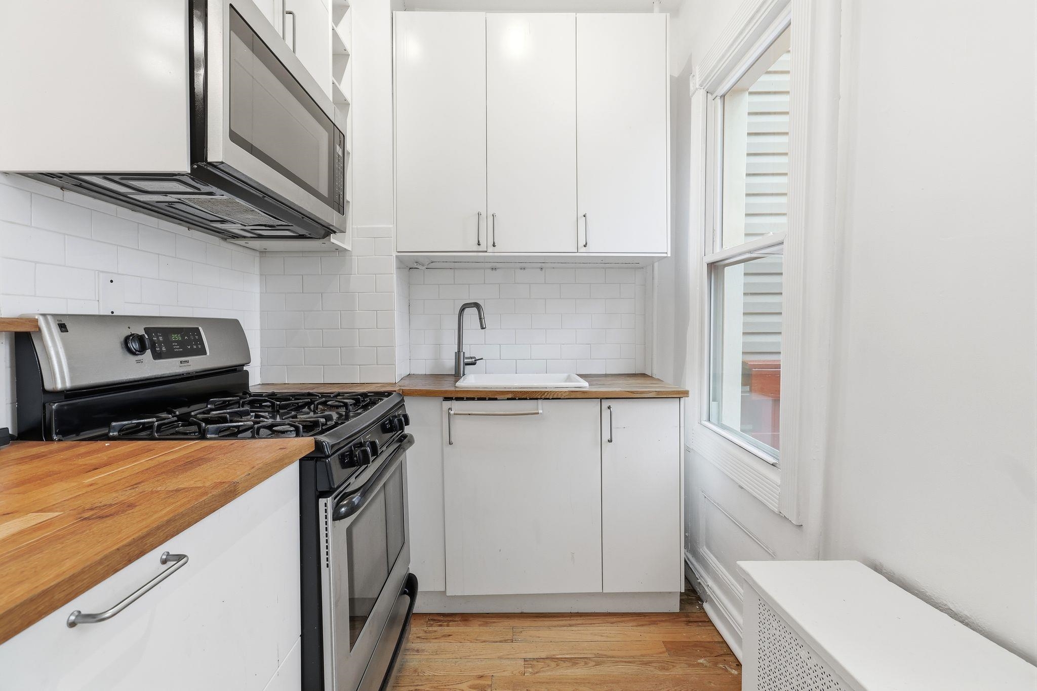 491 MERCER ST Unit: 2