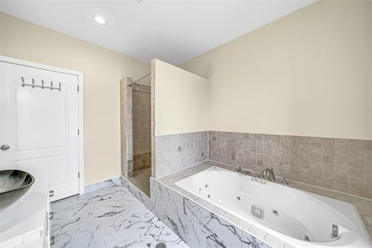 240 CLENDENNY AVE Unit: 5A