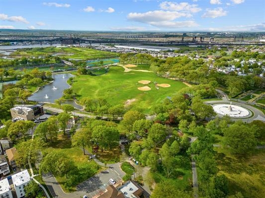 240 CLENDENNY AVE Unit: 5A