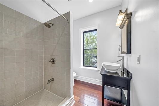 240 CLENDENNY AVE Unit: 5A