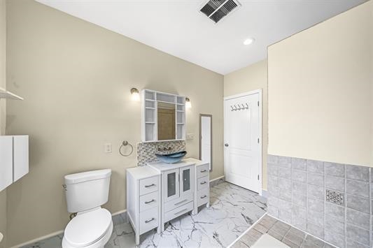 240 CLENDENNY AVE Unit: 5A