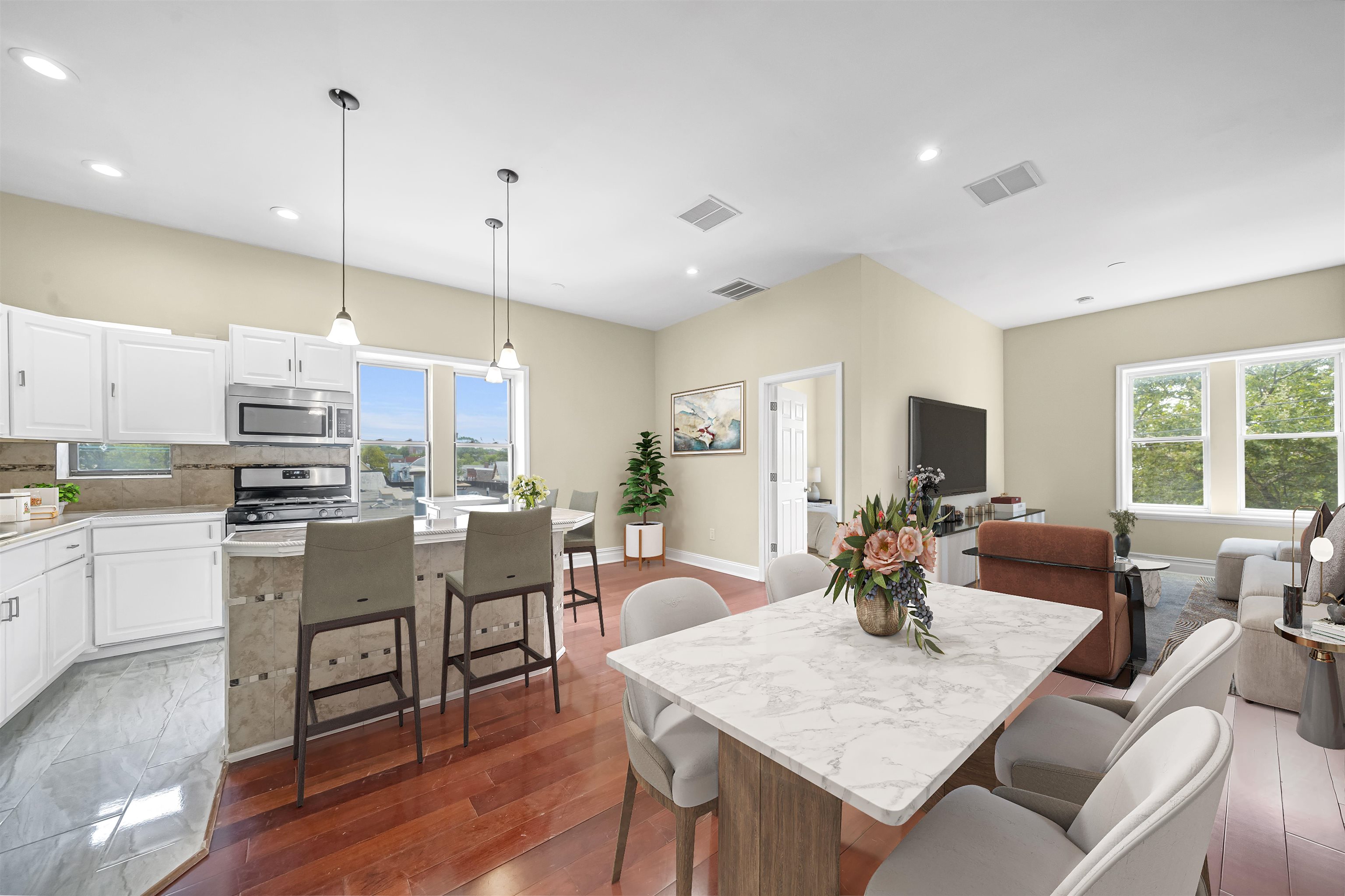 240 CLENDENNY AVE Unit: 5A