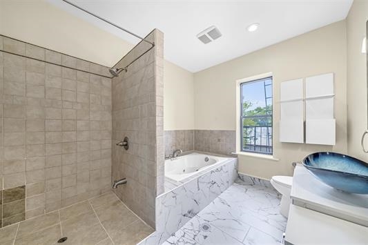 240 CLENDENNY AVE Unit: 5A