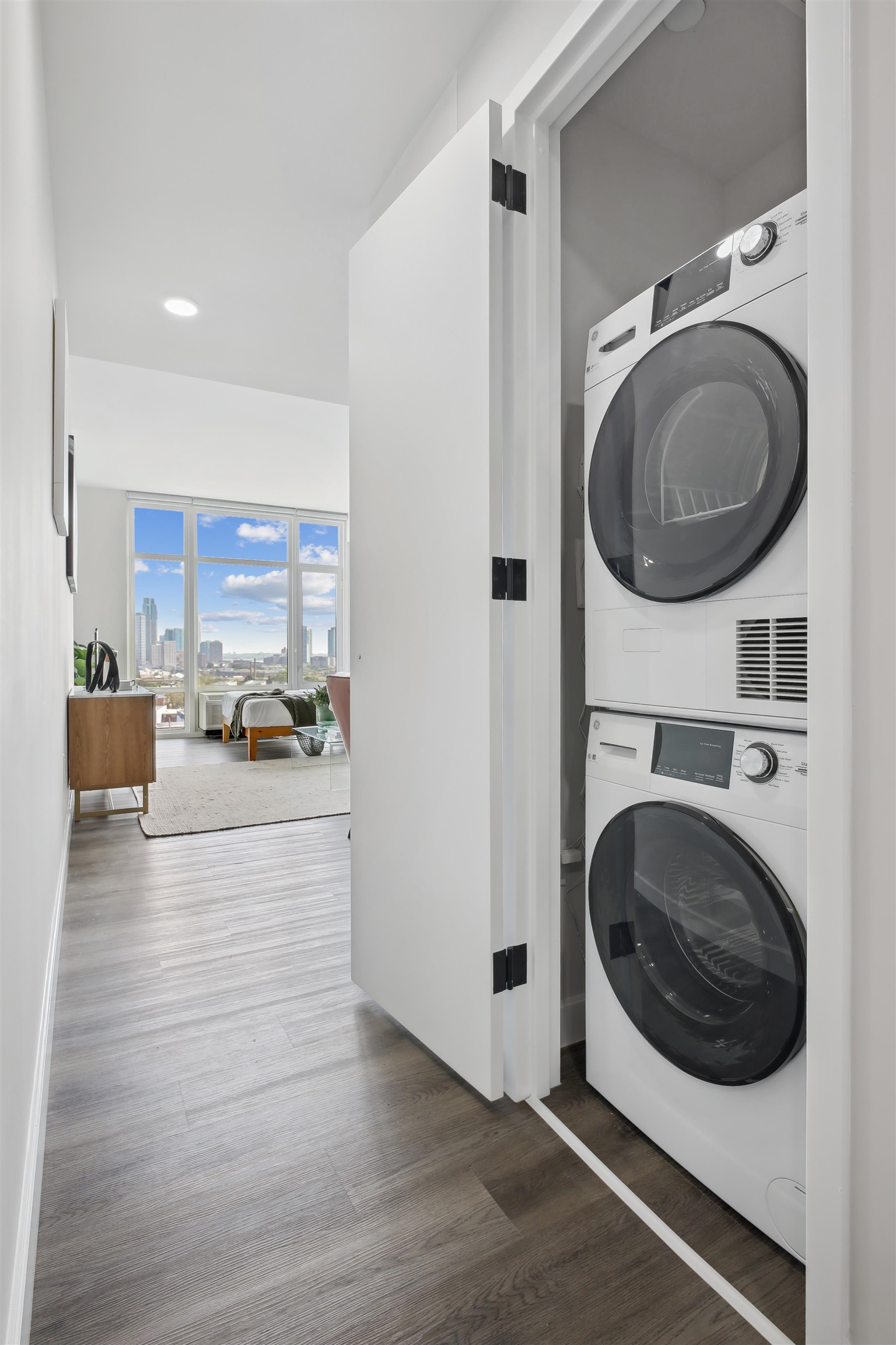 413 SUMMIT AVE Unit: 711